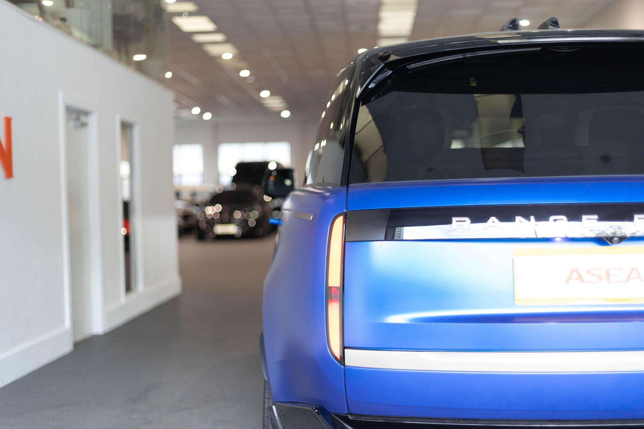 Land Rover Range Rover view 8