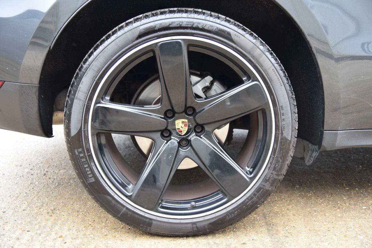 Porsche Macan view 70