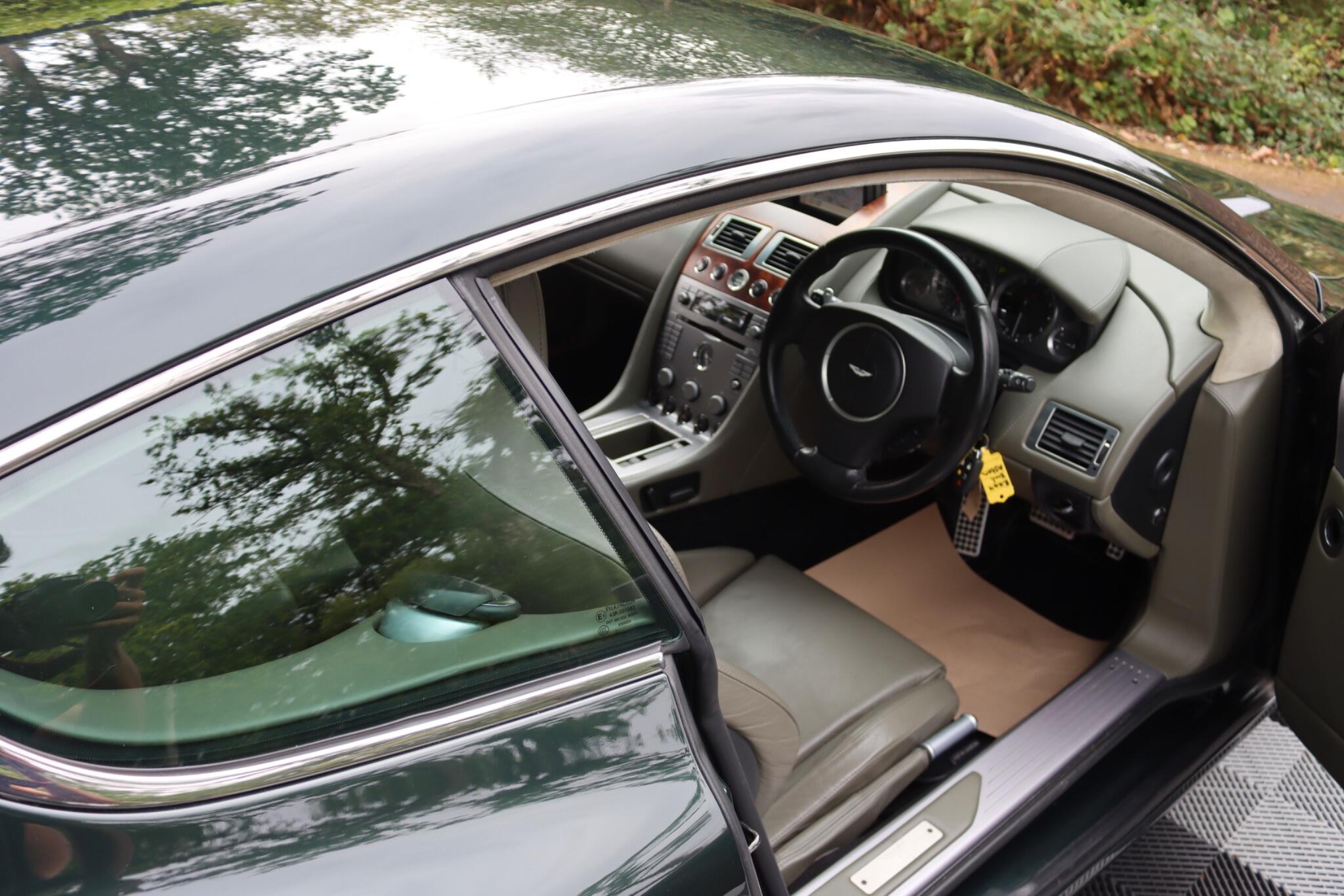 Aston Martin DB9 view 10