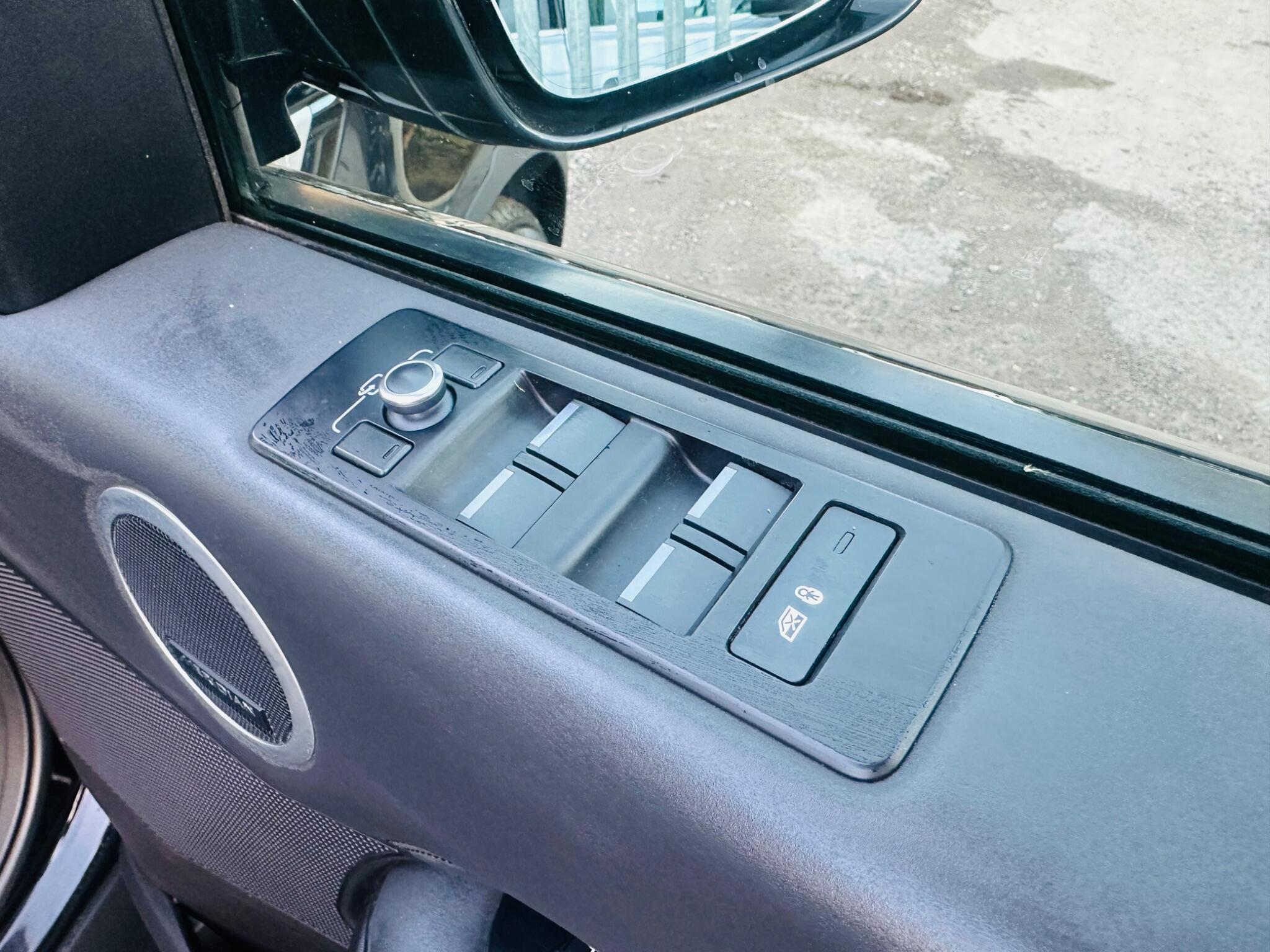 Land Rover Discovery view 23