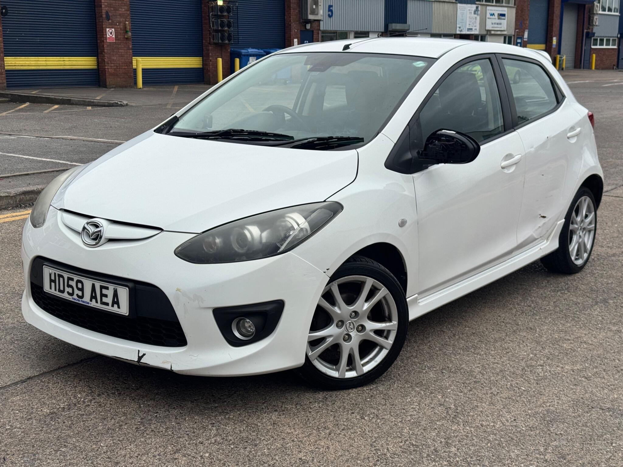 Mazda Mazda2 view 3