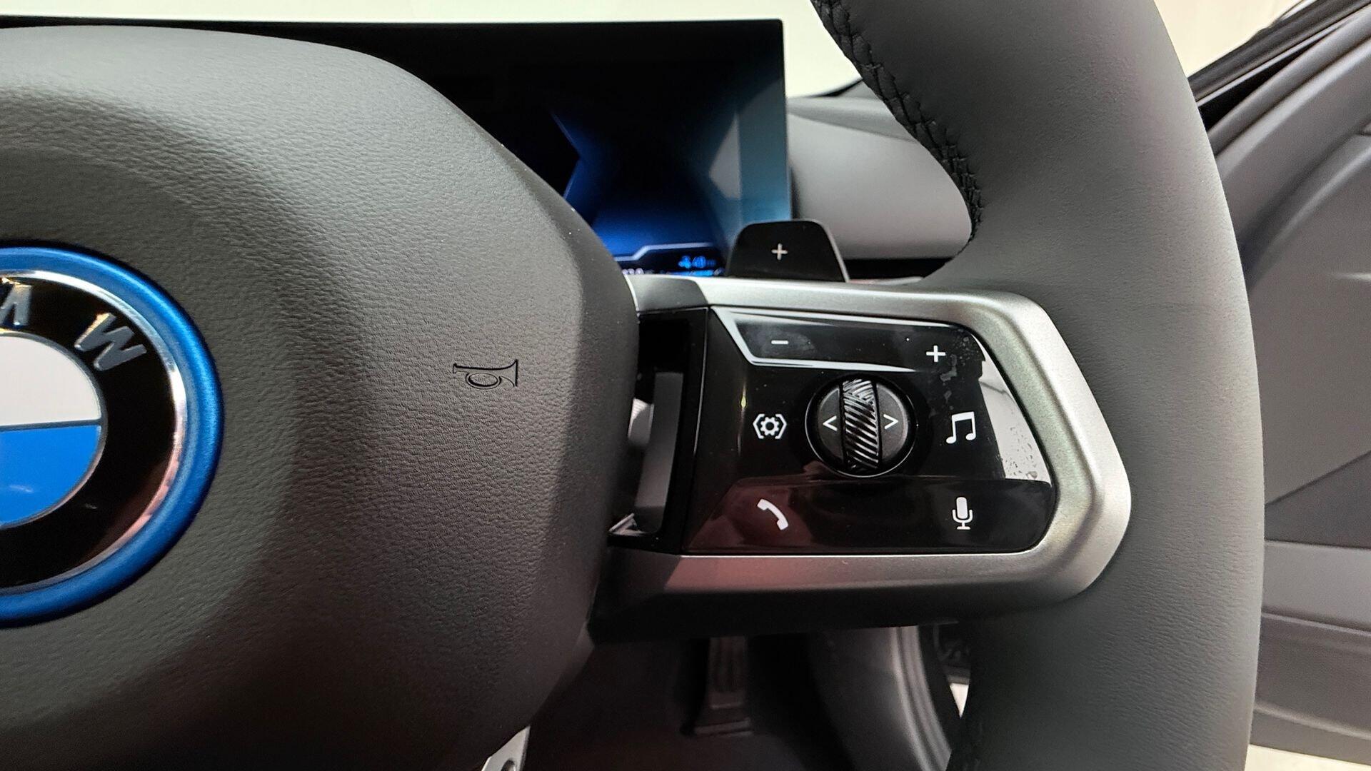 BMW 5 Series view 19