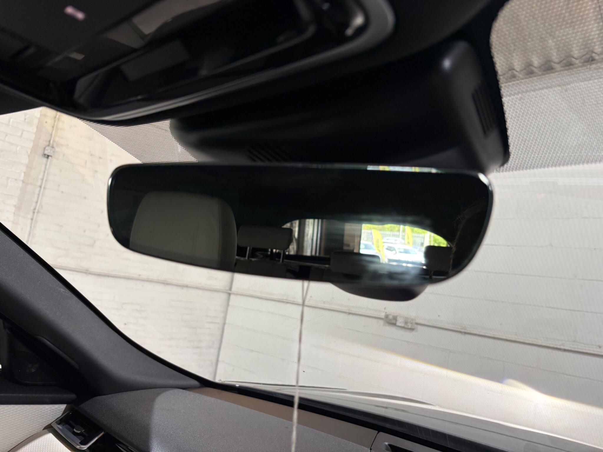Land Rover Range Rover Velar view 13