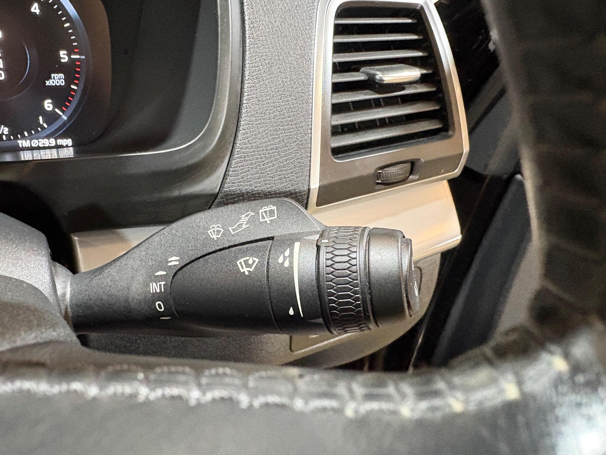 Volvo XC90 view 33