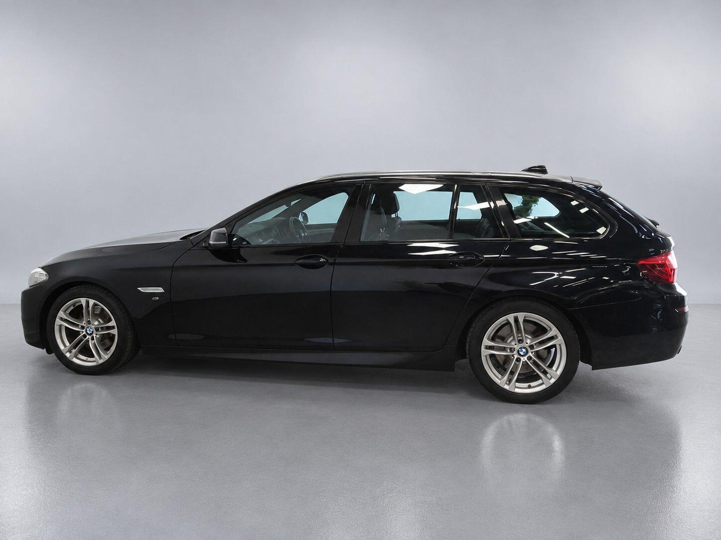 BMW 5 Series view 10