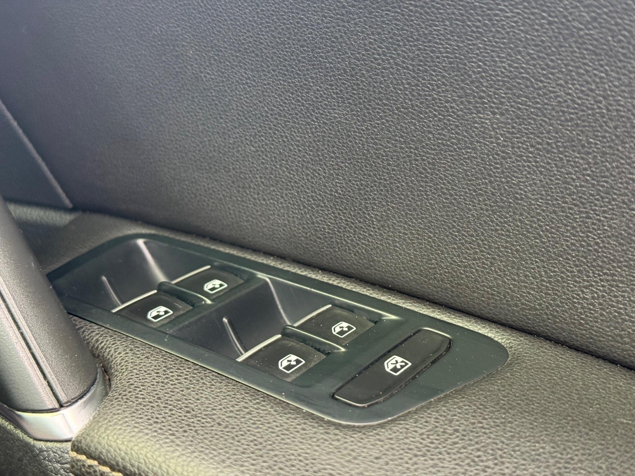 Volkswagen Golf view 16