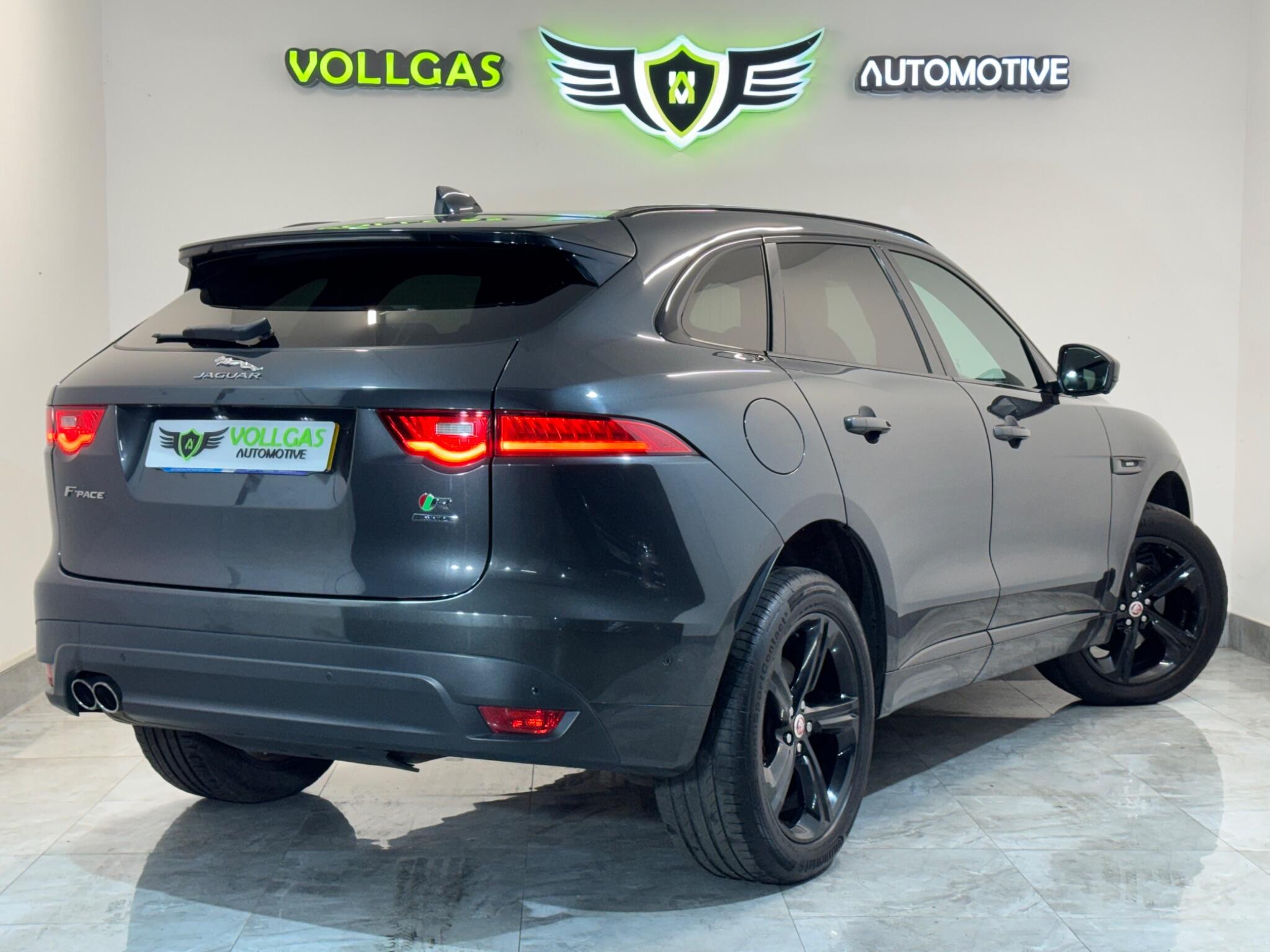 Jaguar F-Pace view 10