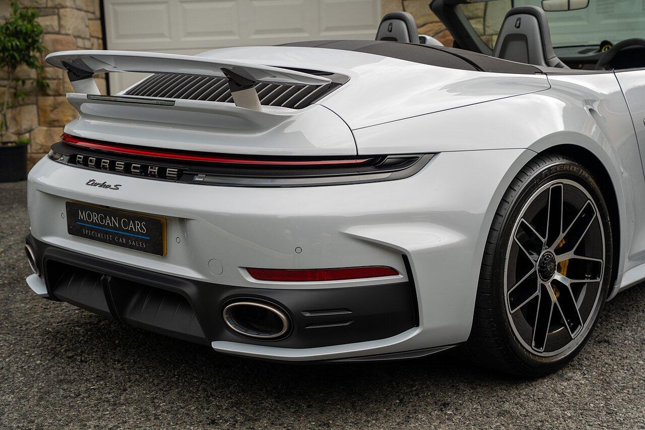 Porsche 911 view 24