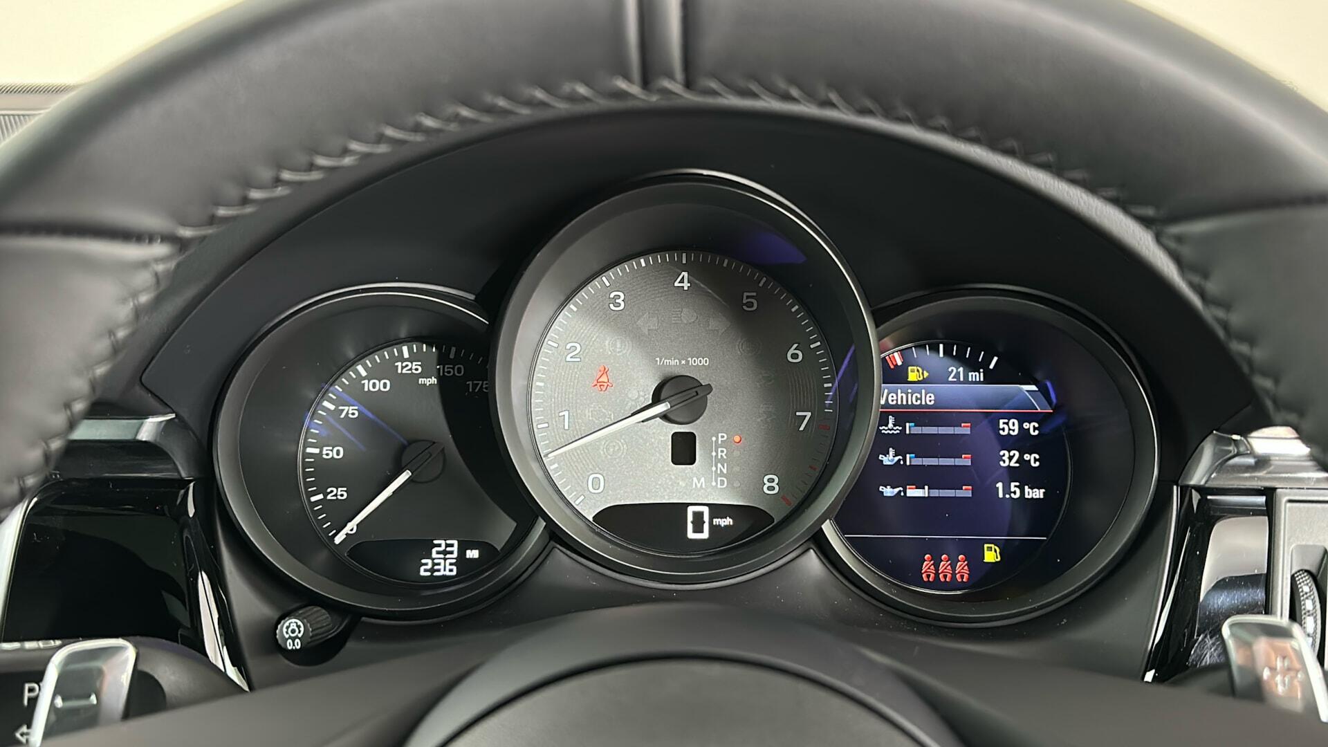 Porsche Macan view 8