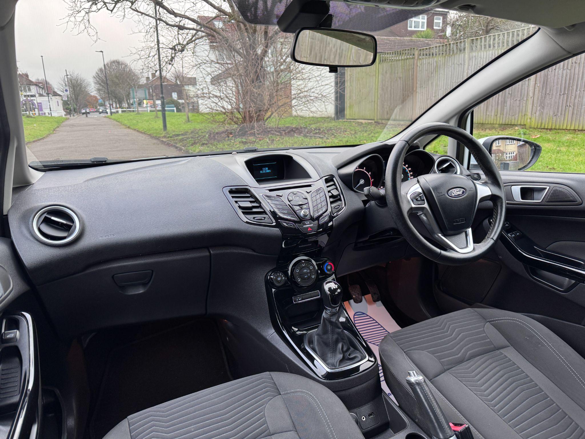 2016 Ford Fiesta image 14