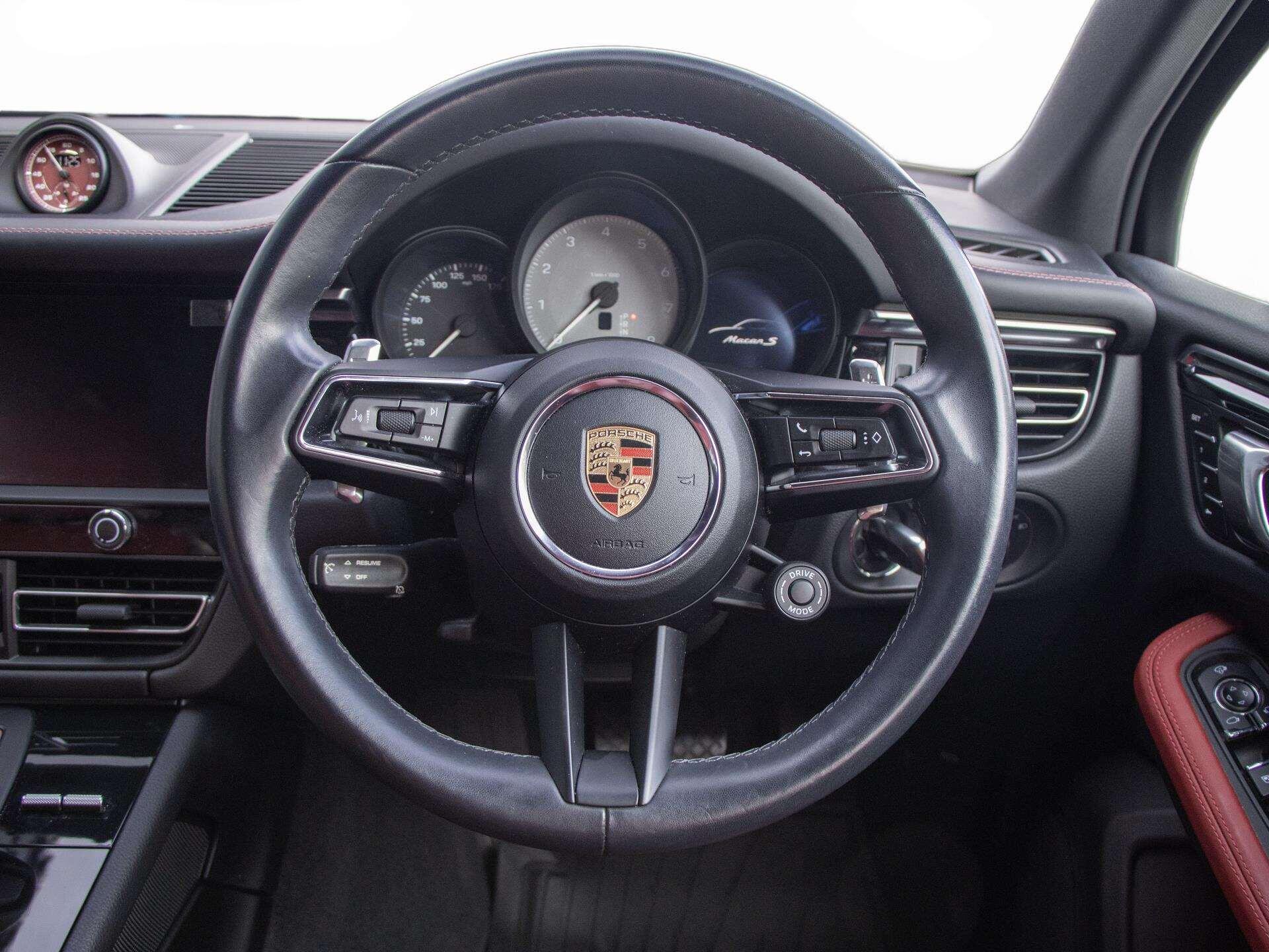 Porsche Macan view 18