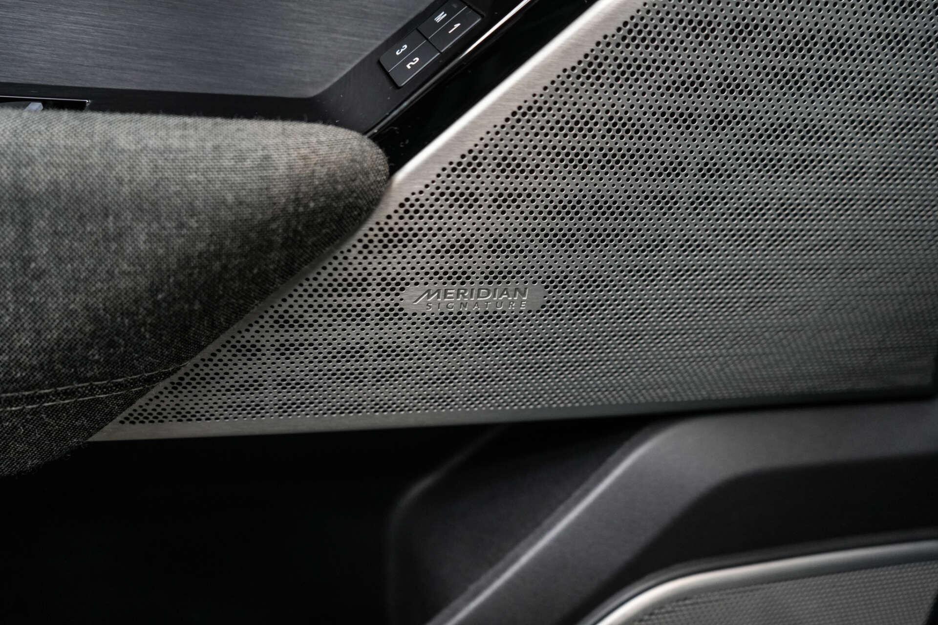 Land Rover Range Rover Velar view 19