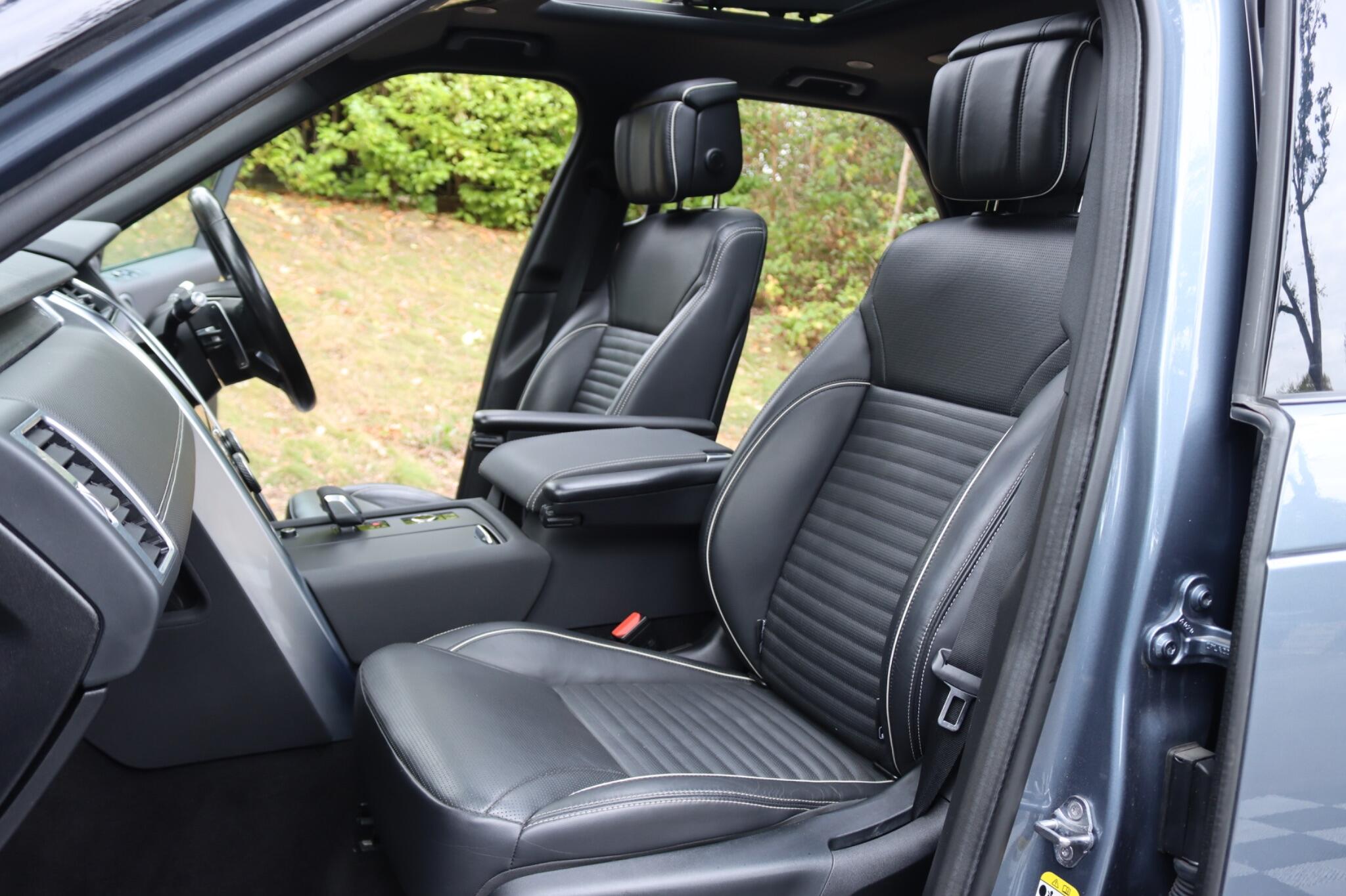 Land Rover Discovery view 11