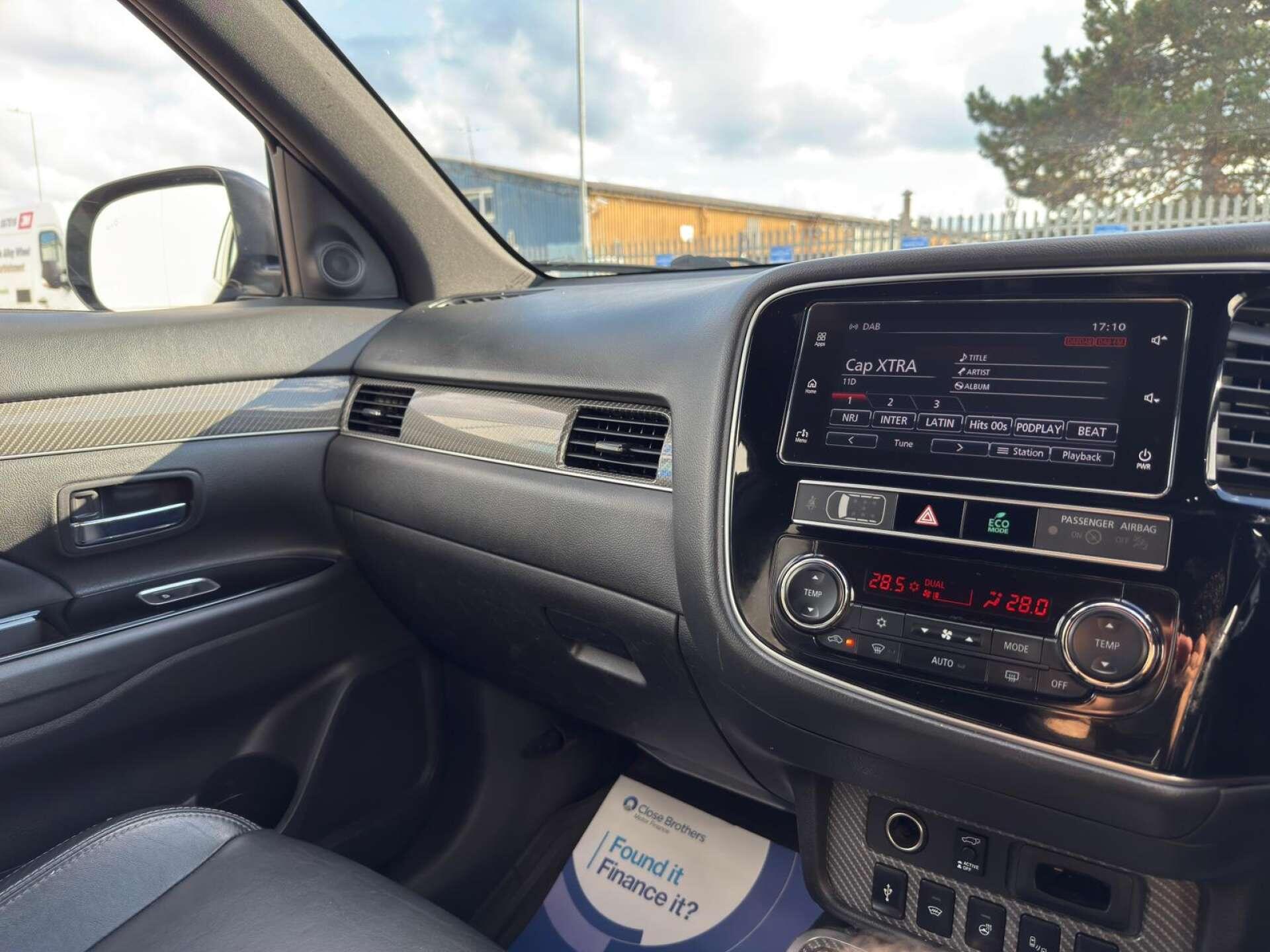 Mitsubishi Outlander view 55