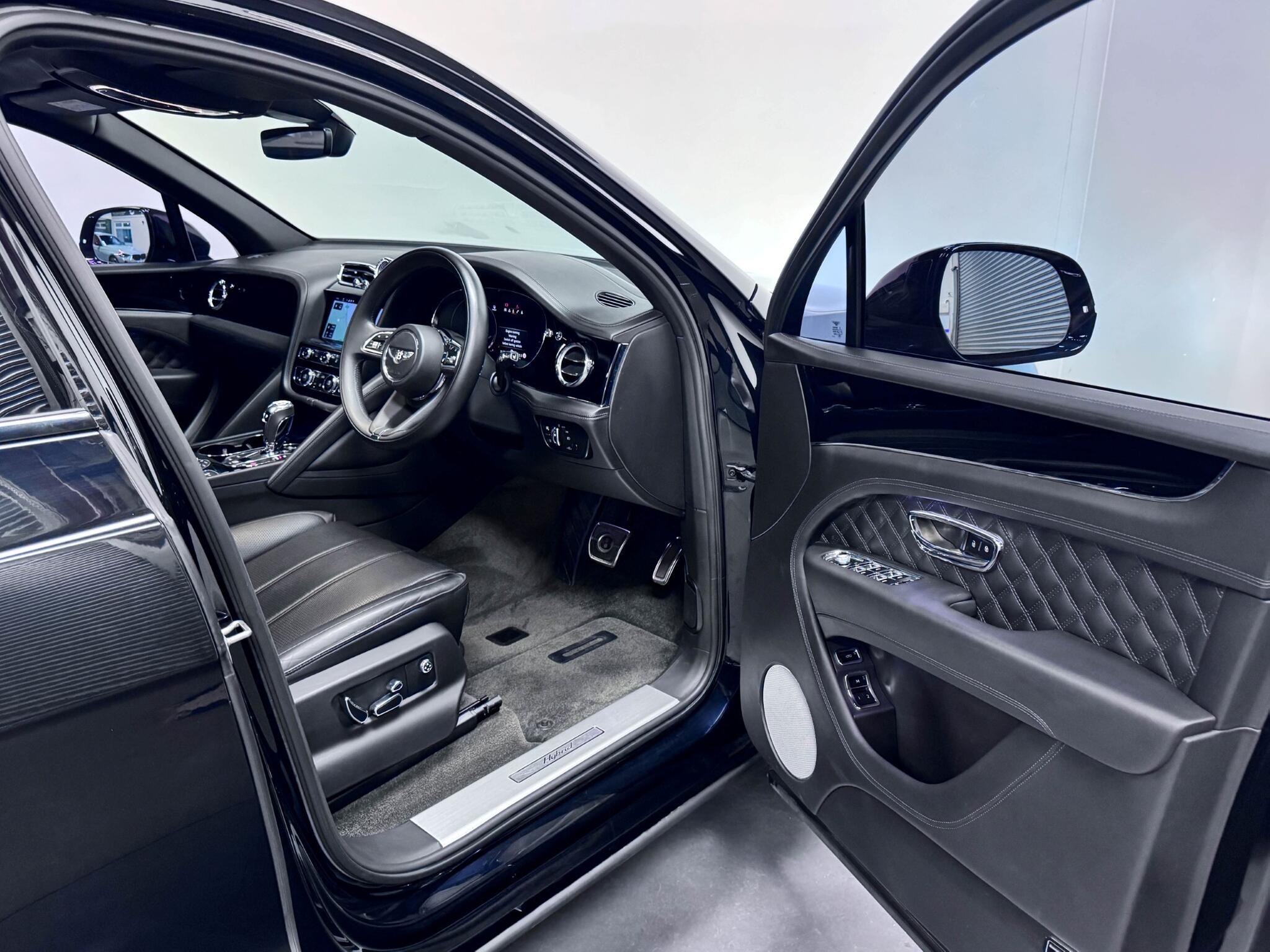 Bentley Bentayga view 39