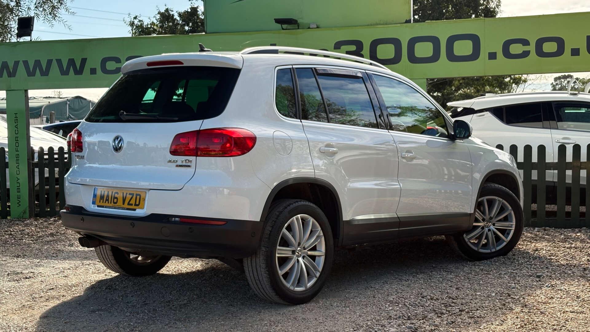 Volkswagen Tiguan view 8