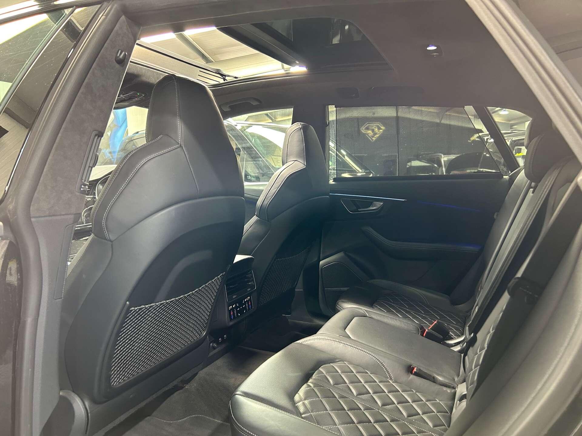 Audi Q8 view 27