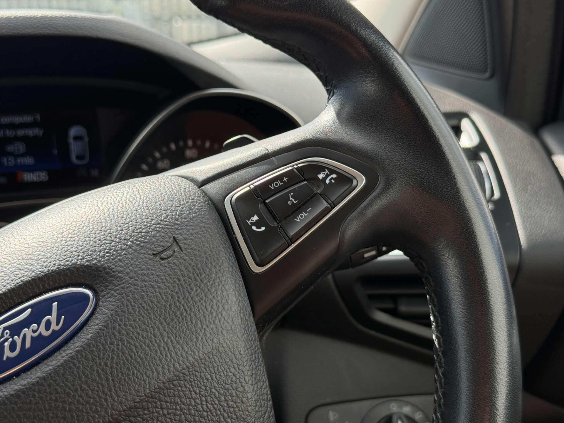 Ford Kuga view 45