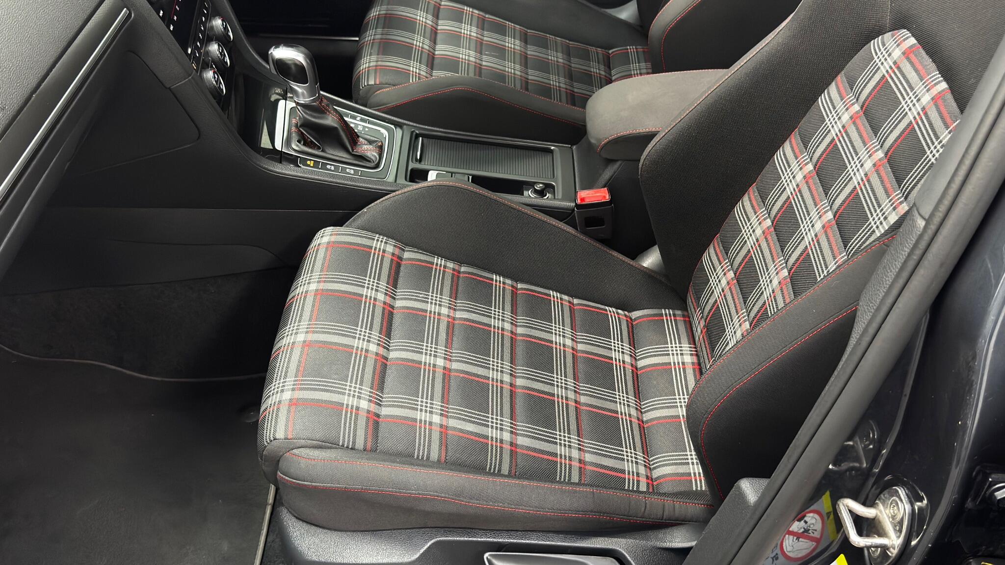 Volkswagen Golf view 26