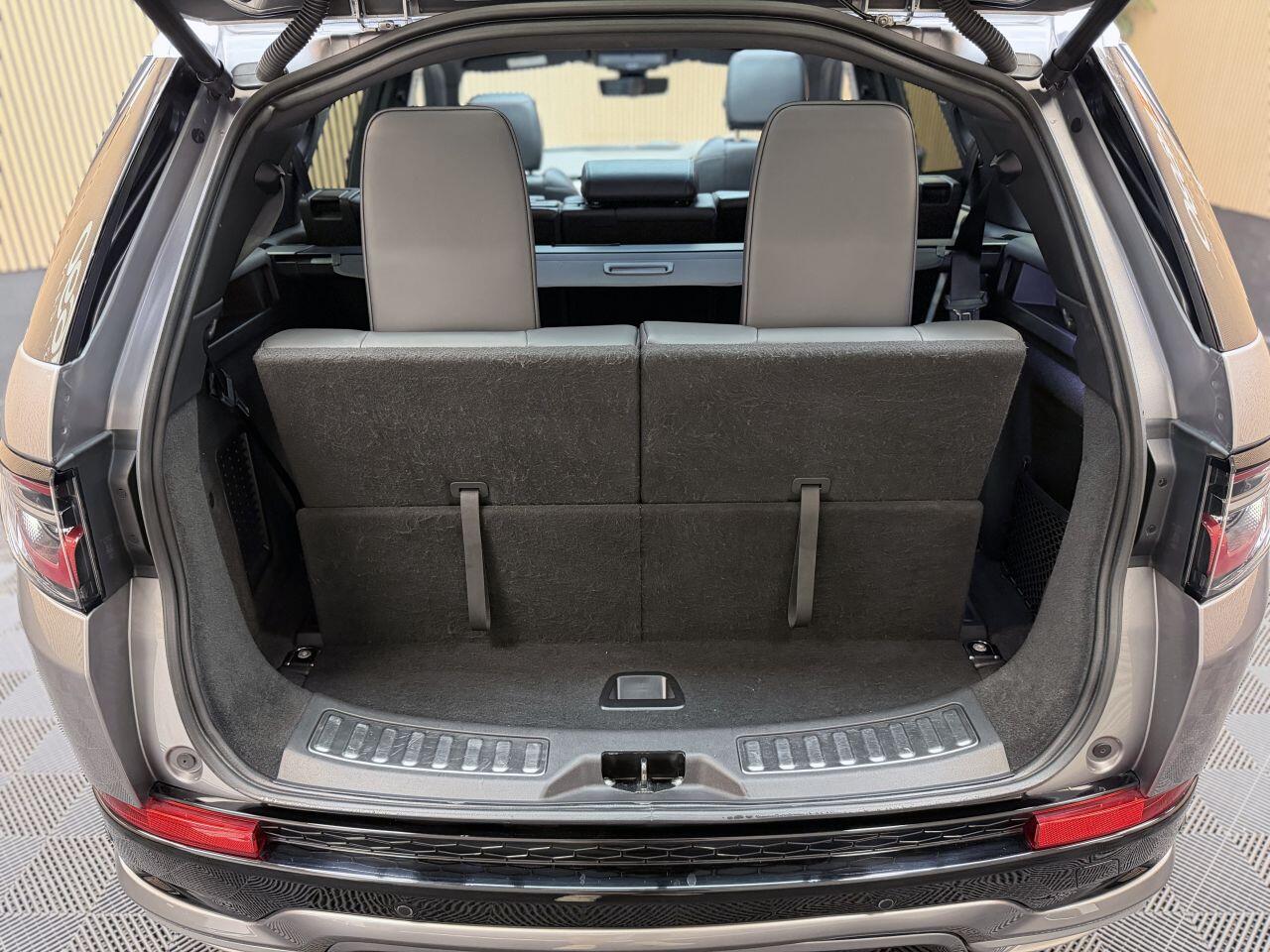 Land Rover Discovery Sport view 14