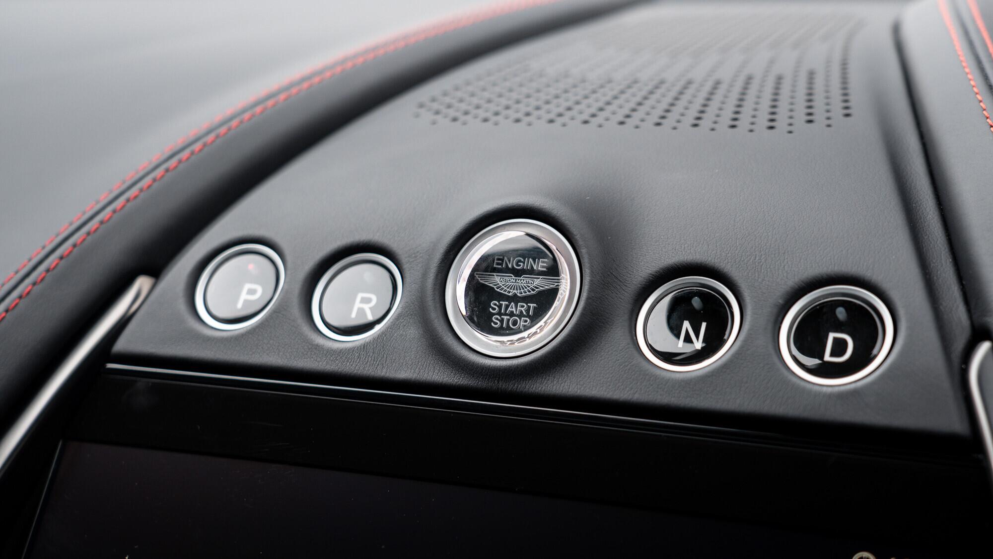 Aston Martin DBX view 48