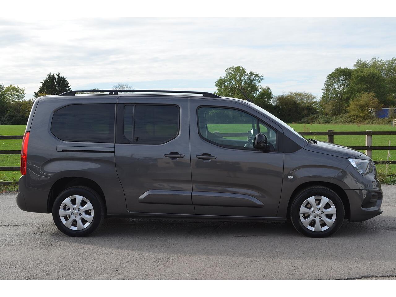 Vauxhall Combo Life view 10