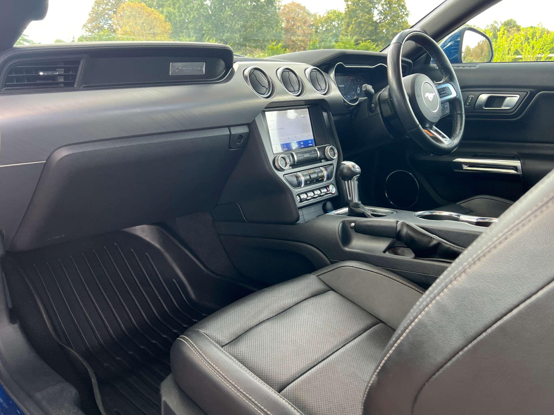 Ford Mustang view 32