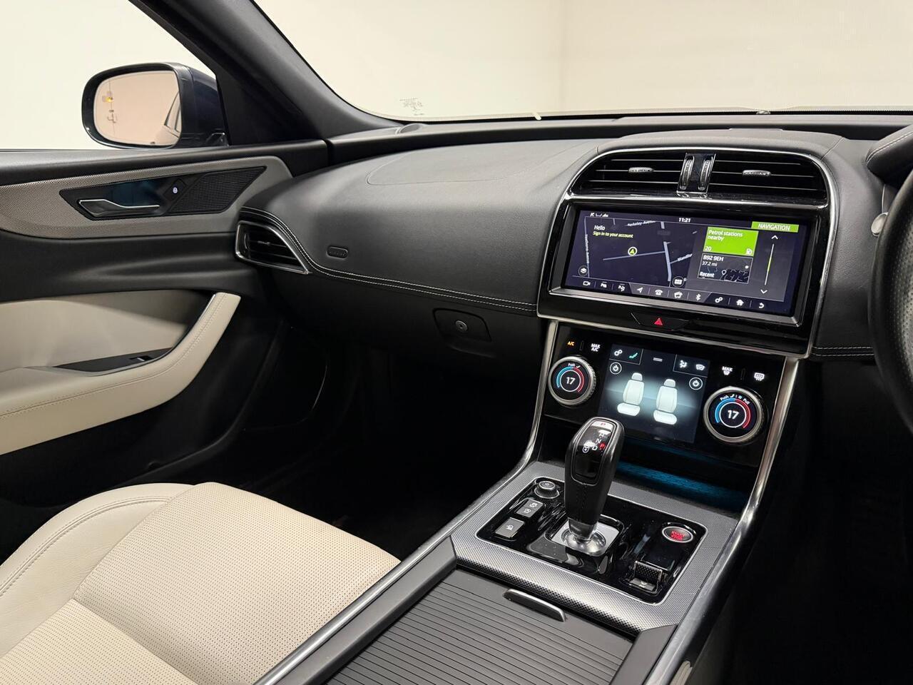 Jaguar Xe view 10
