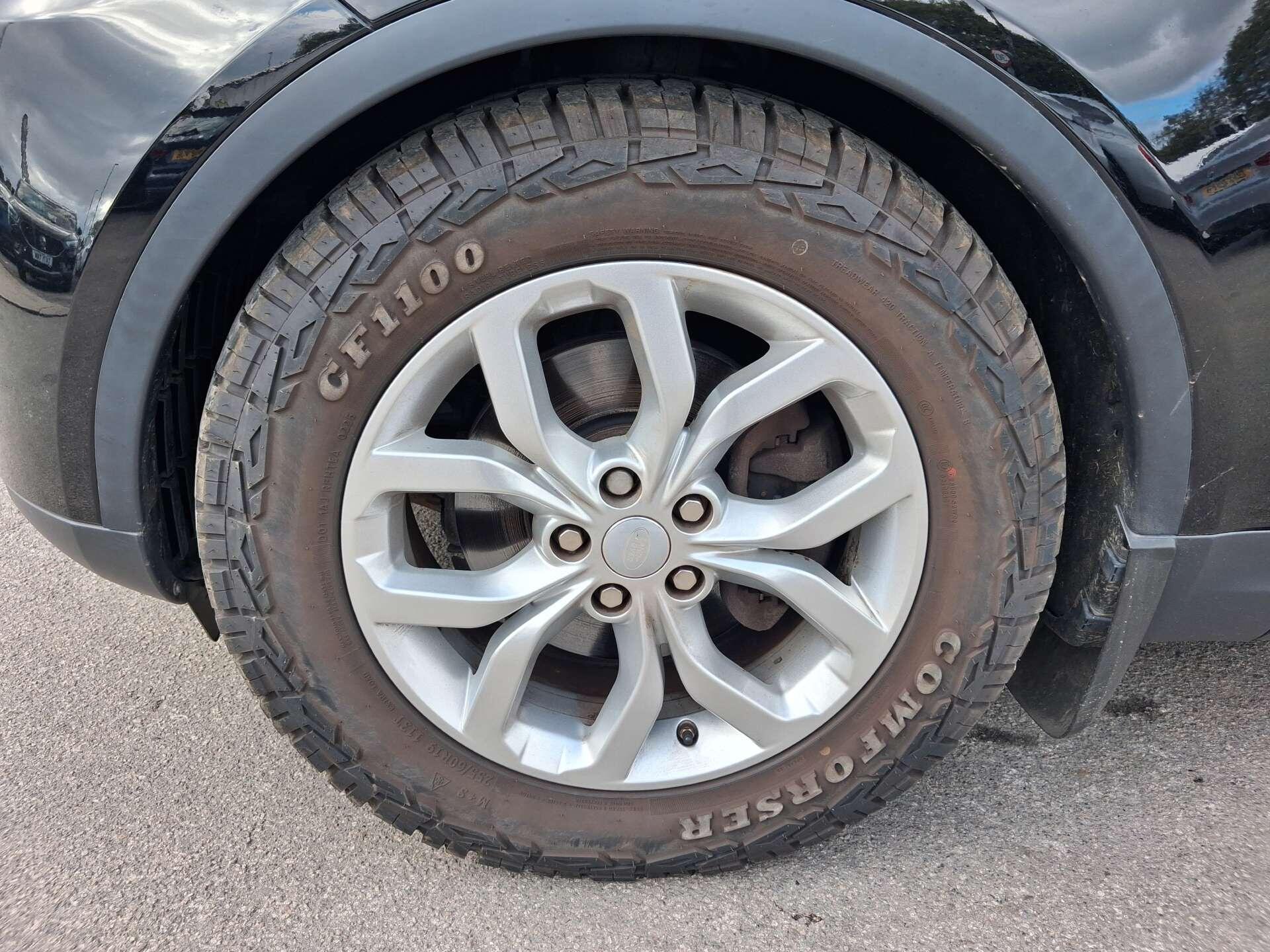 Land Rover Discovery view 24