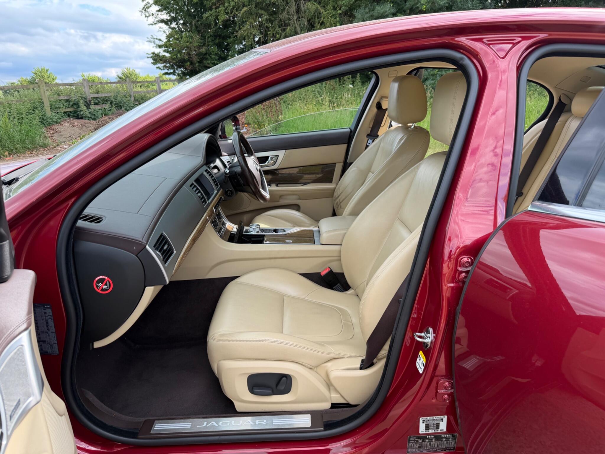 Jaguar XF view 7