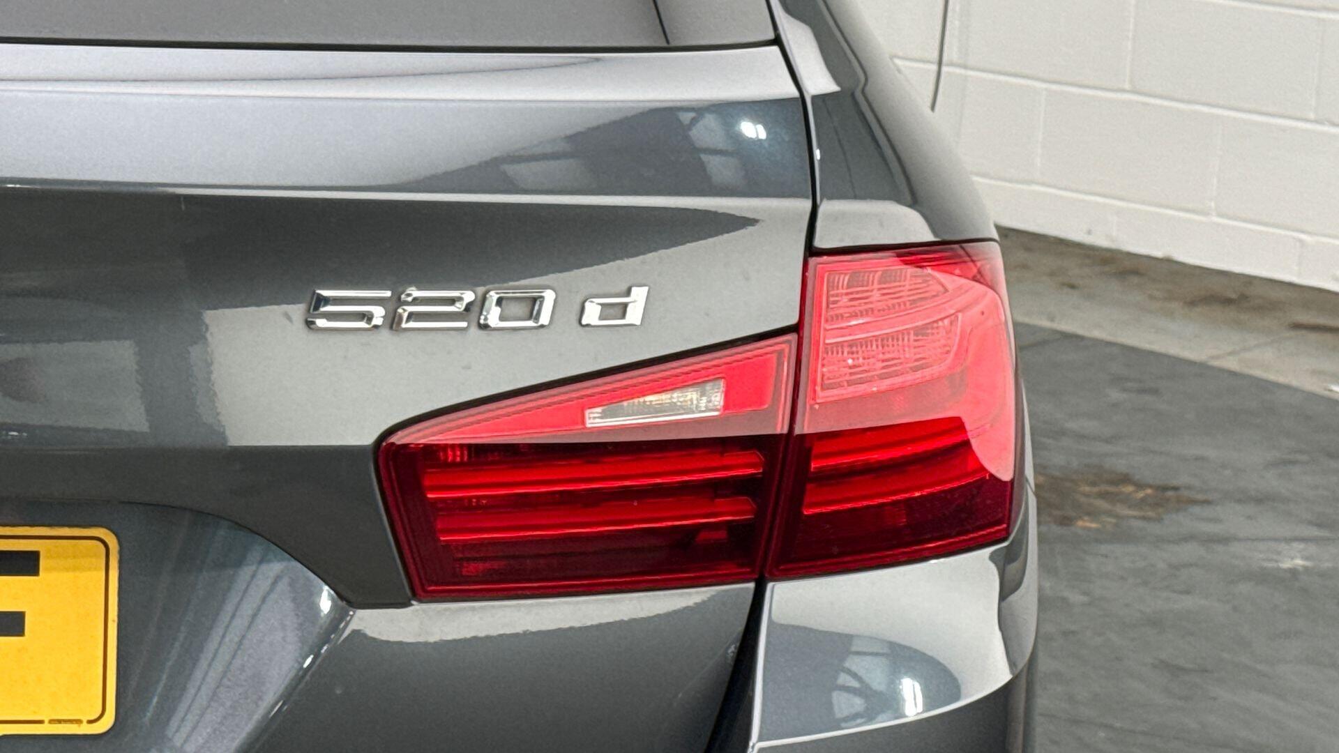 BMW 5 Series view 22