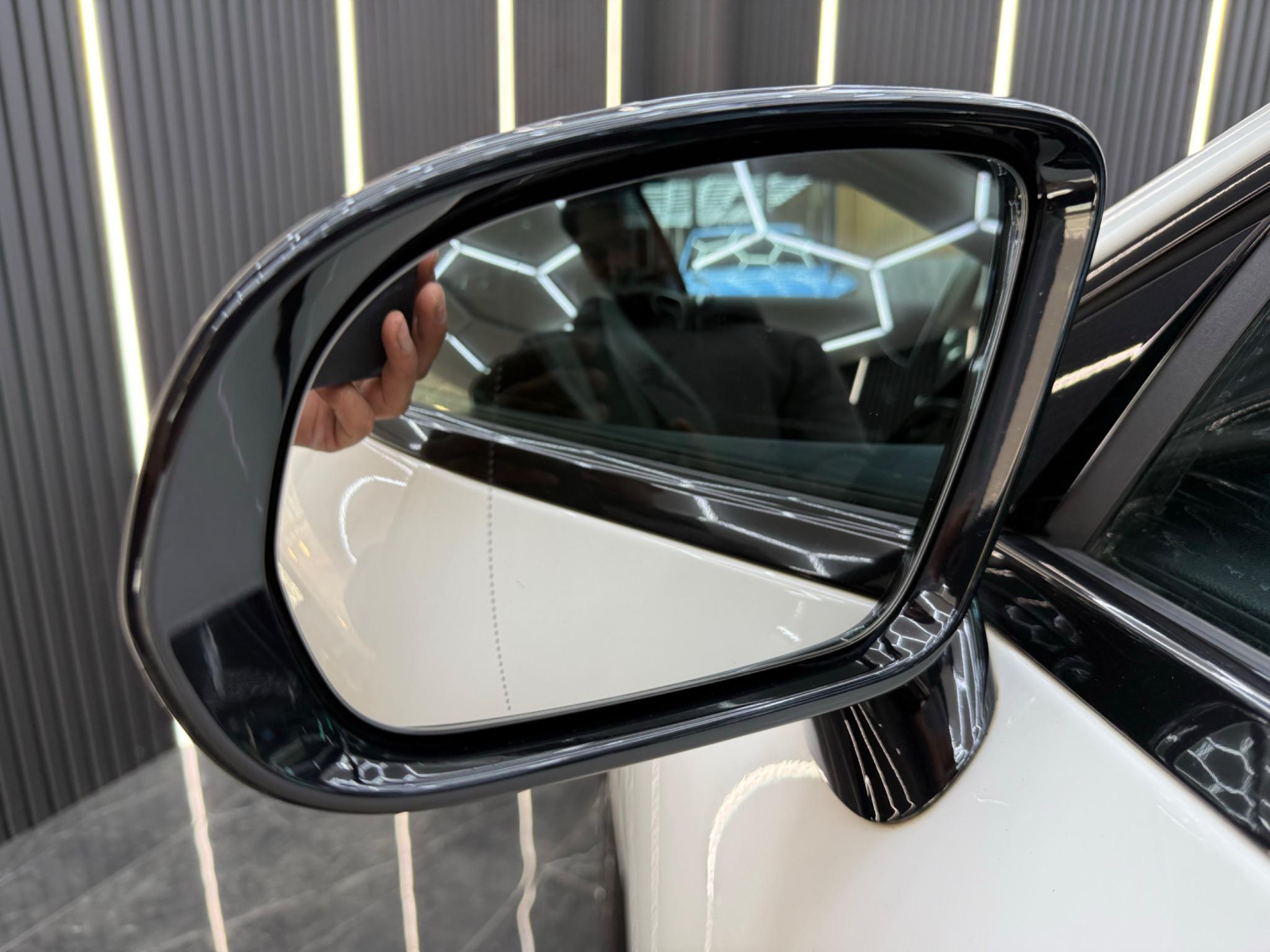Mercedes-Benz E Class view 37