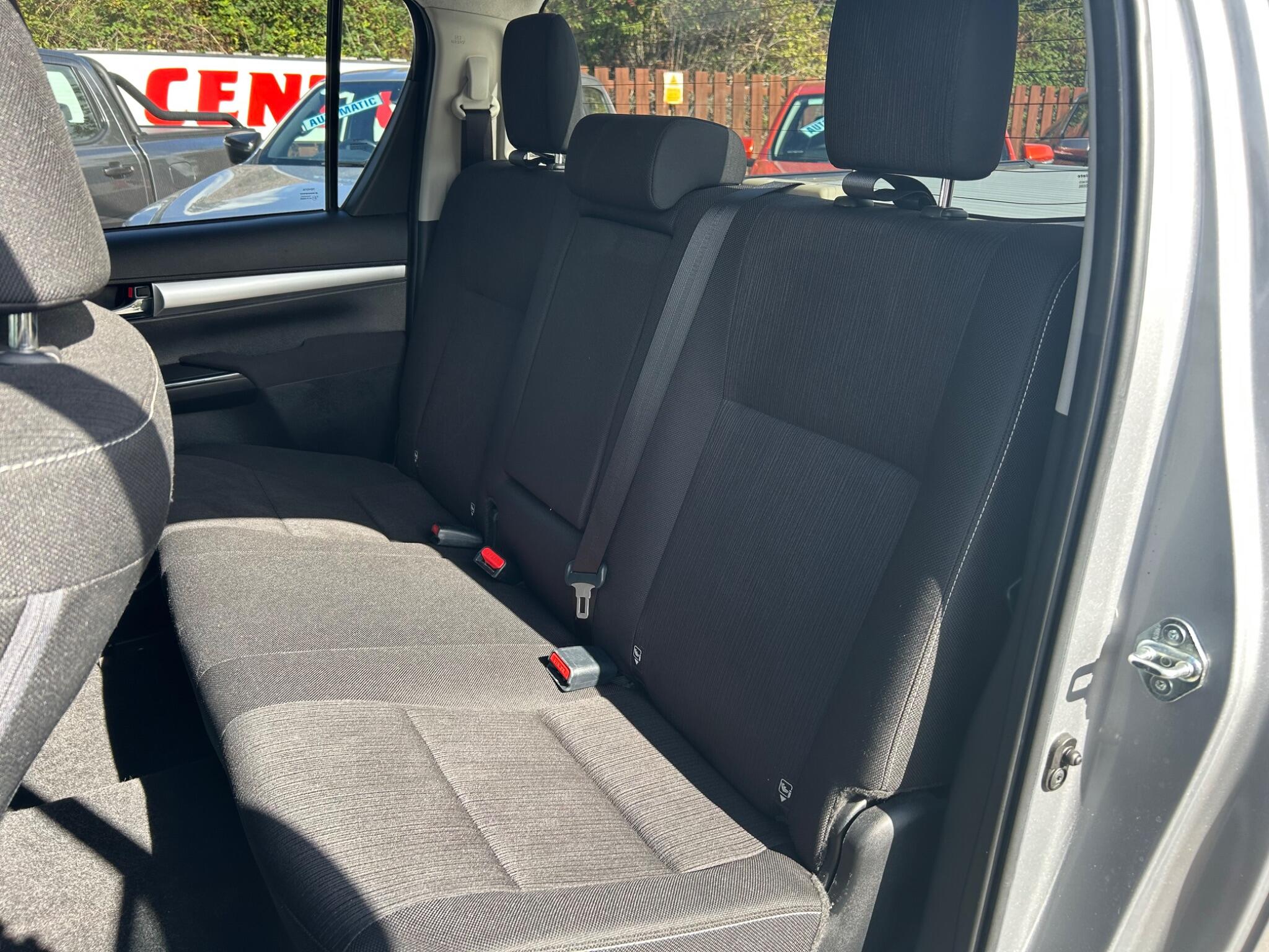 Toyota Hilux view 46