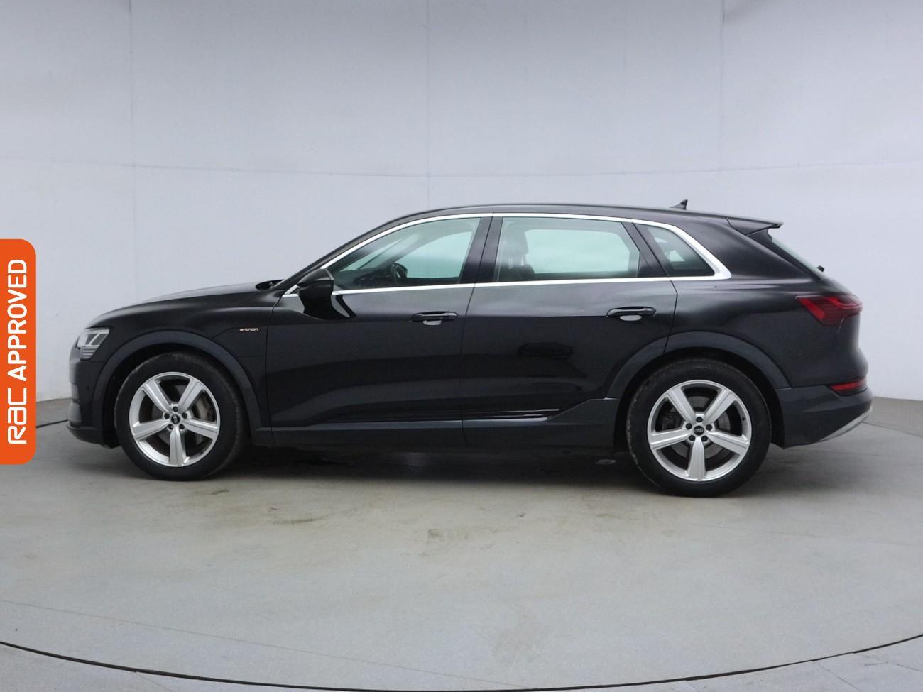 Audi E-Tron view 33
