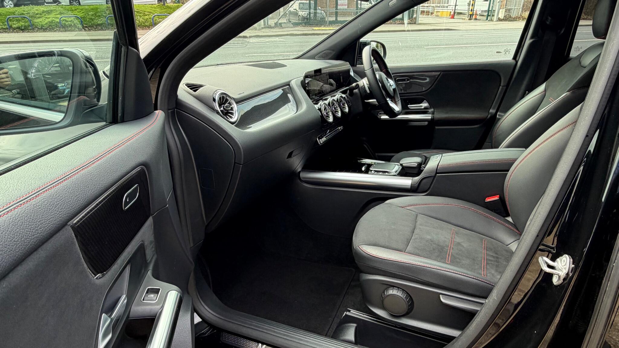 Mercedes-Benz Gla view 23