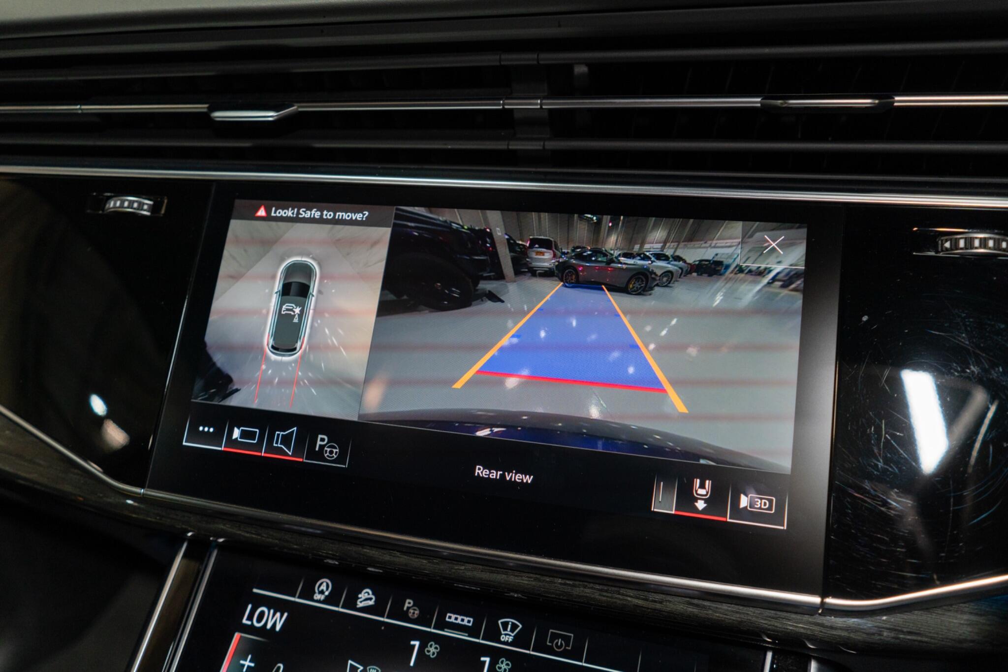 Audi SQ7 view 21