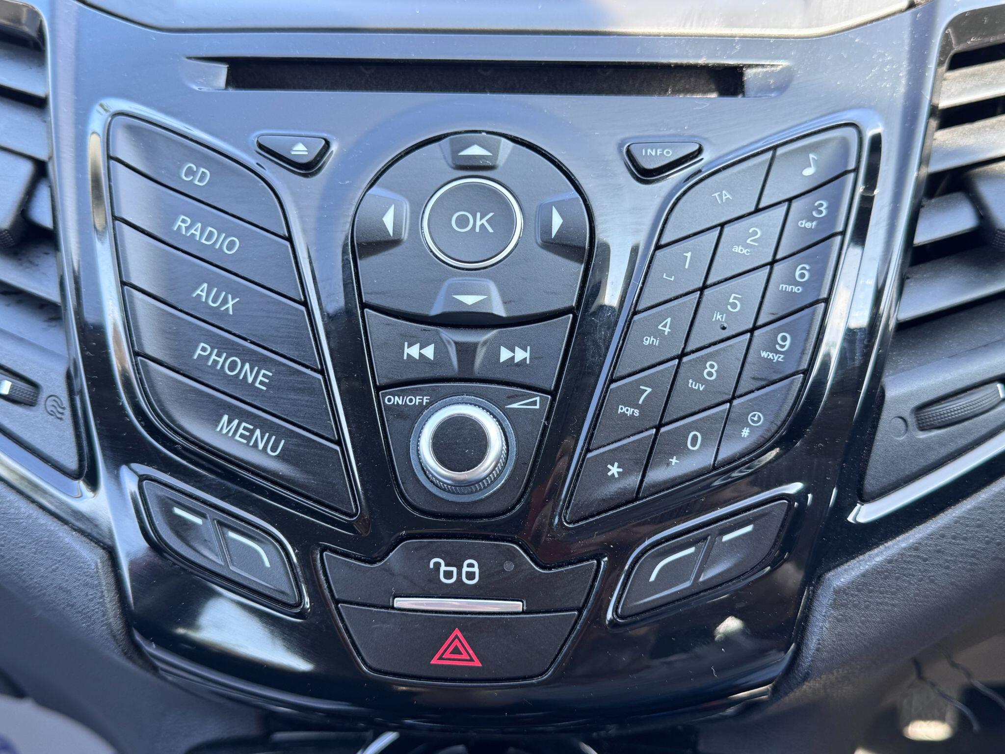 2015 Ford Fiesta image 21