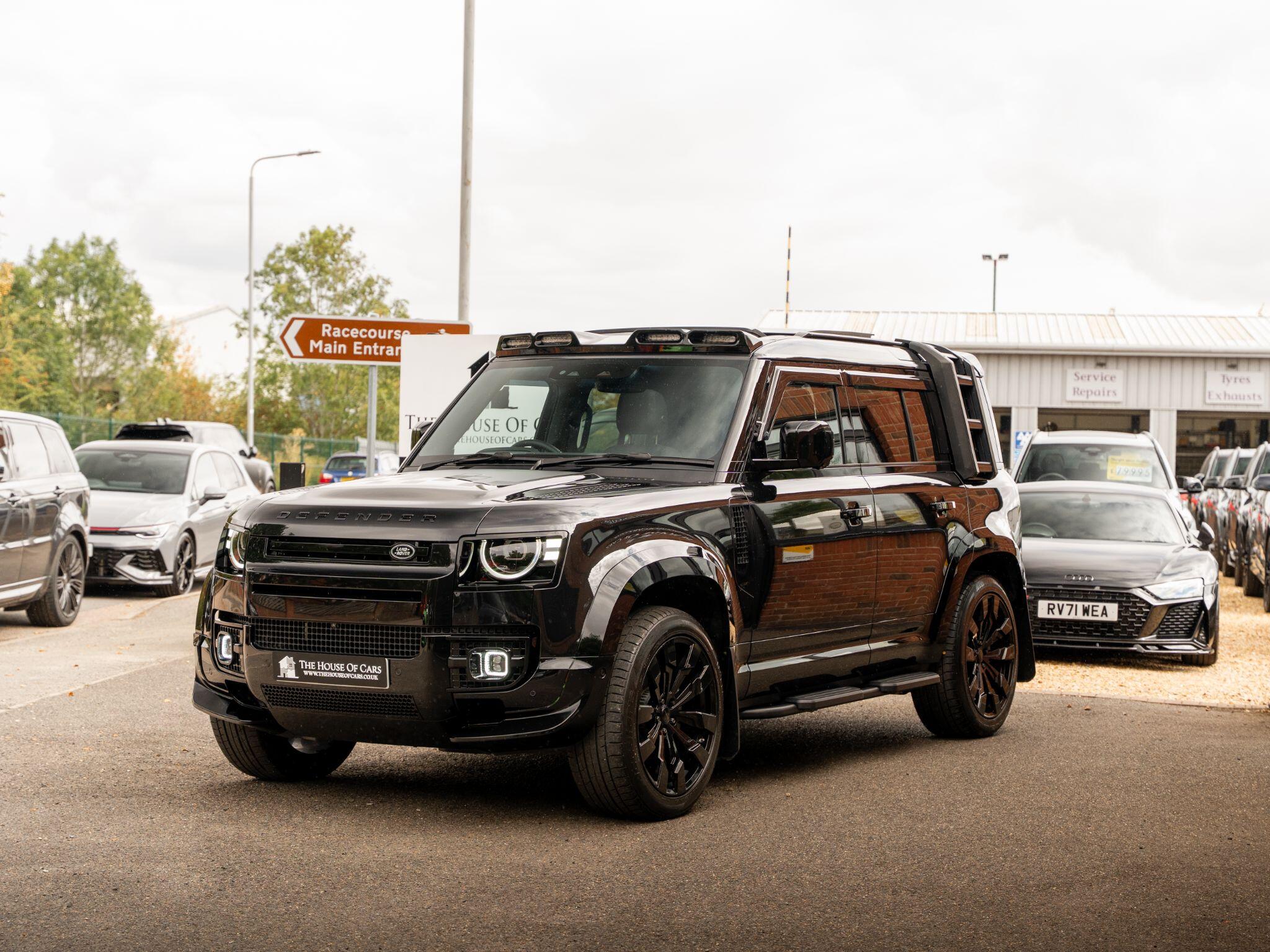 Land Rover Defender 110 view 8