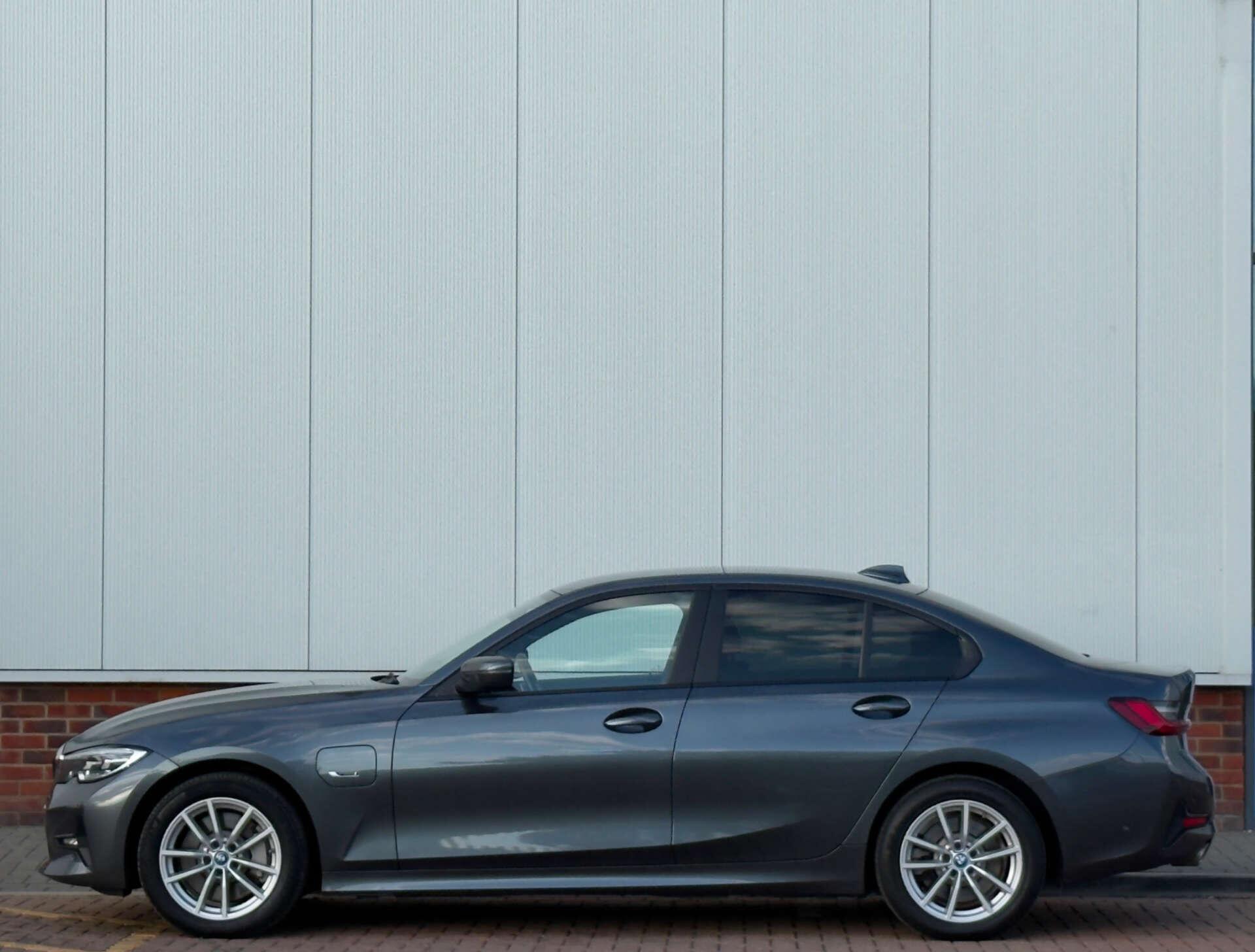 BMW 3 Series view 5