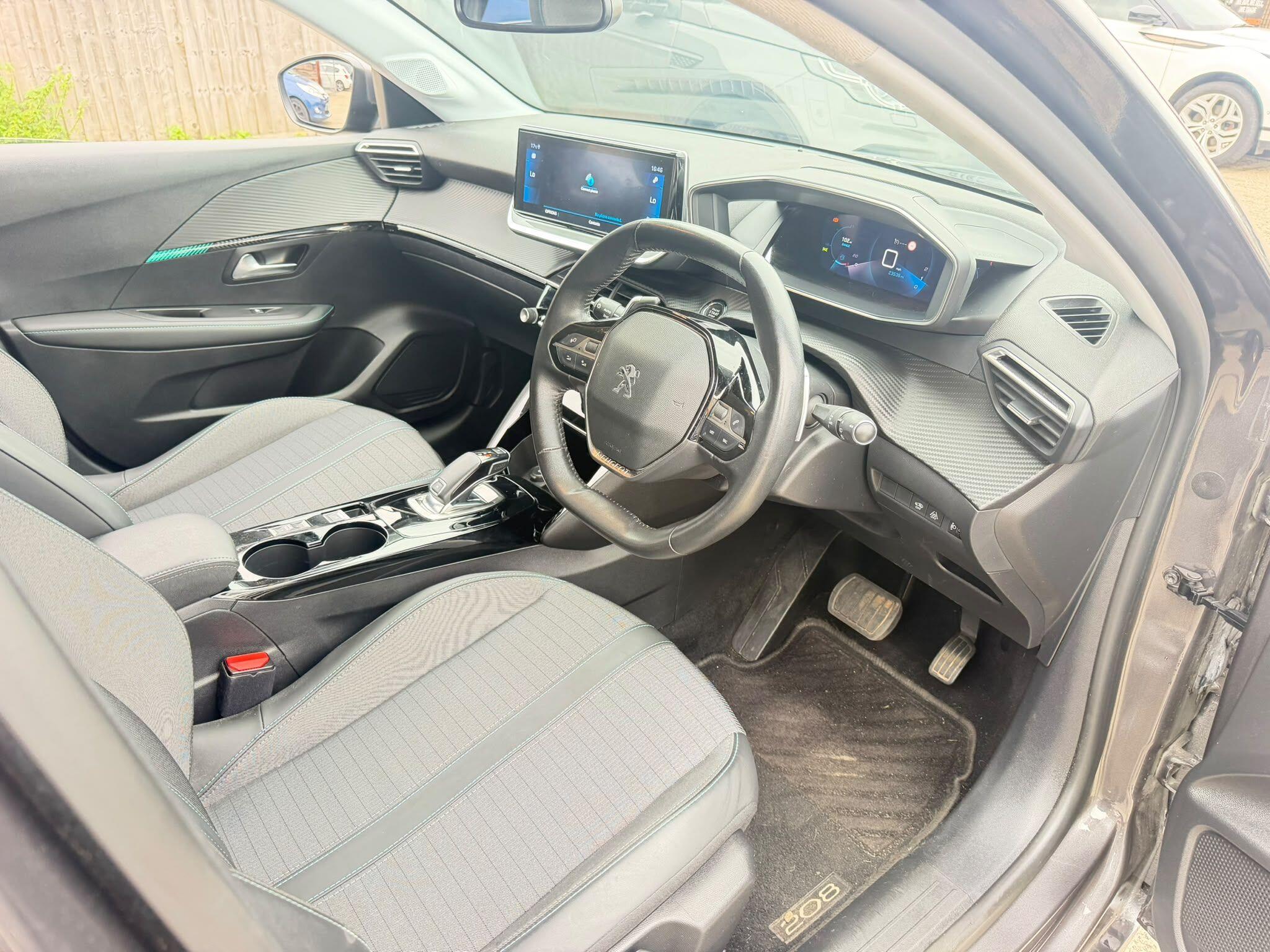 Peugeot 208 view 14