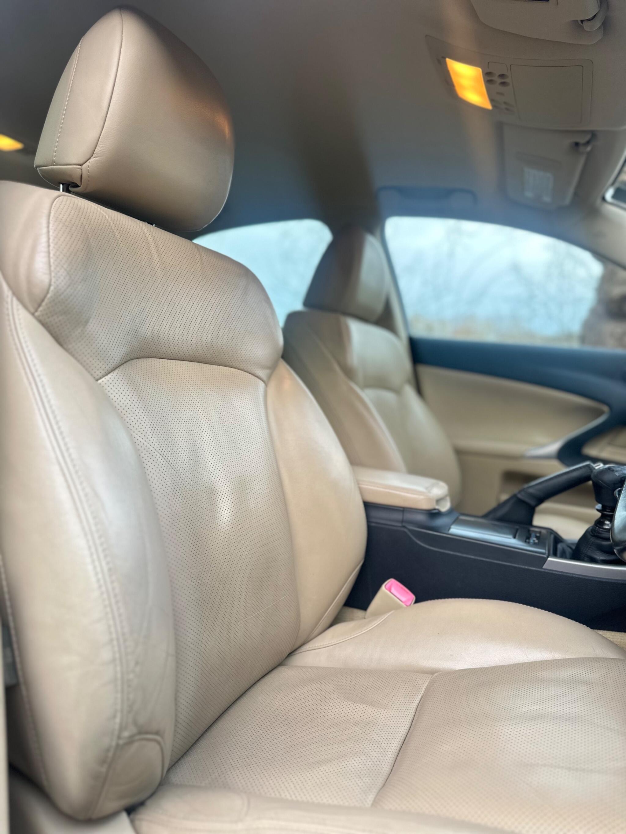 2008 Lexus IS image 18