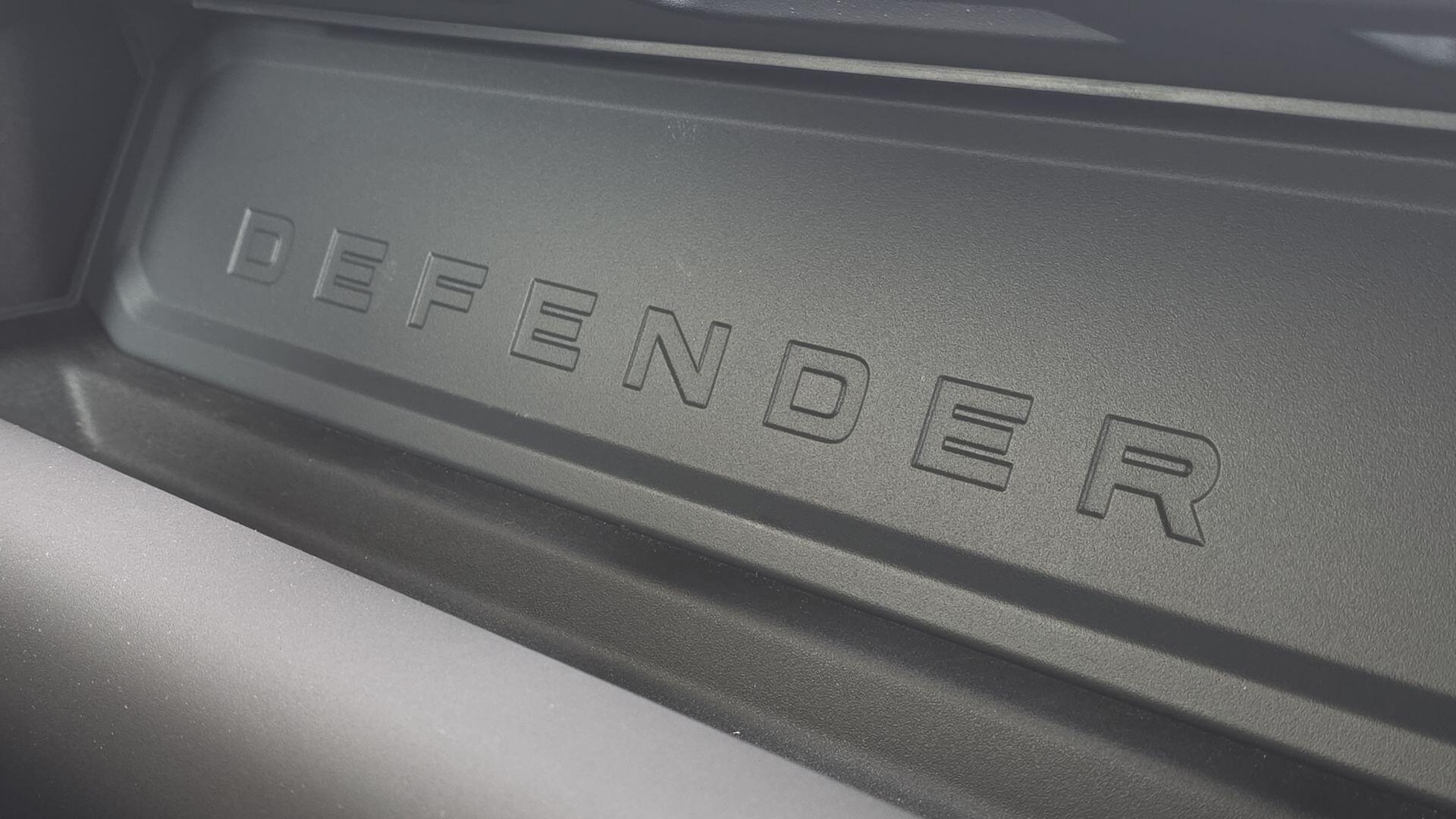 Land Rover Defender view 39