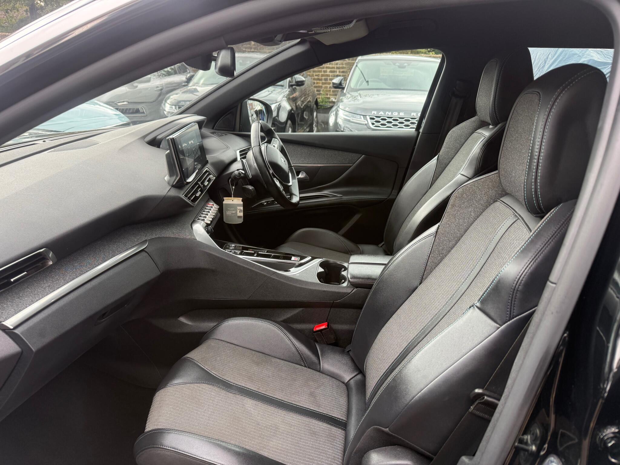 Peugeot 5008 view 13