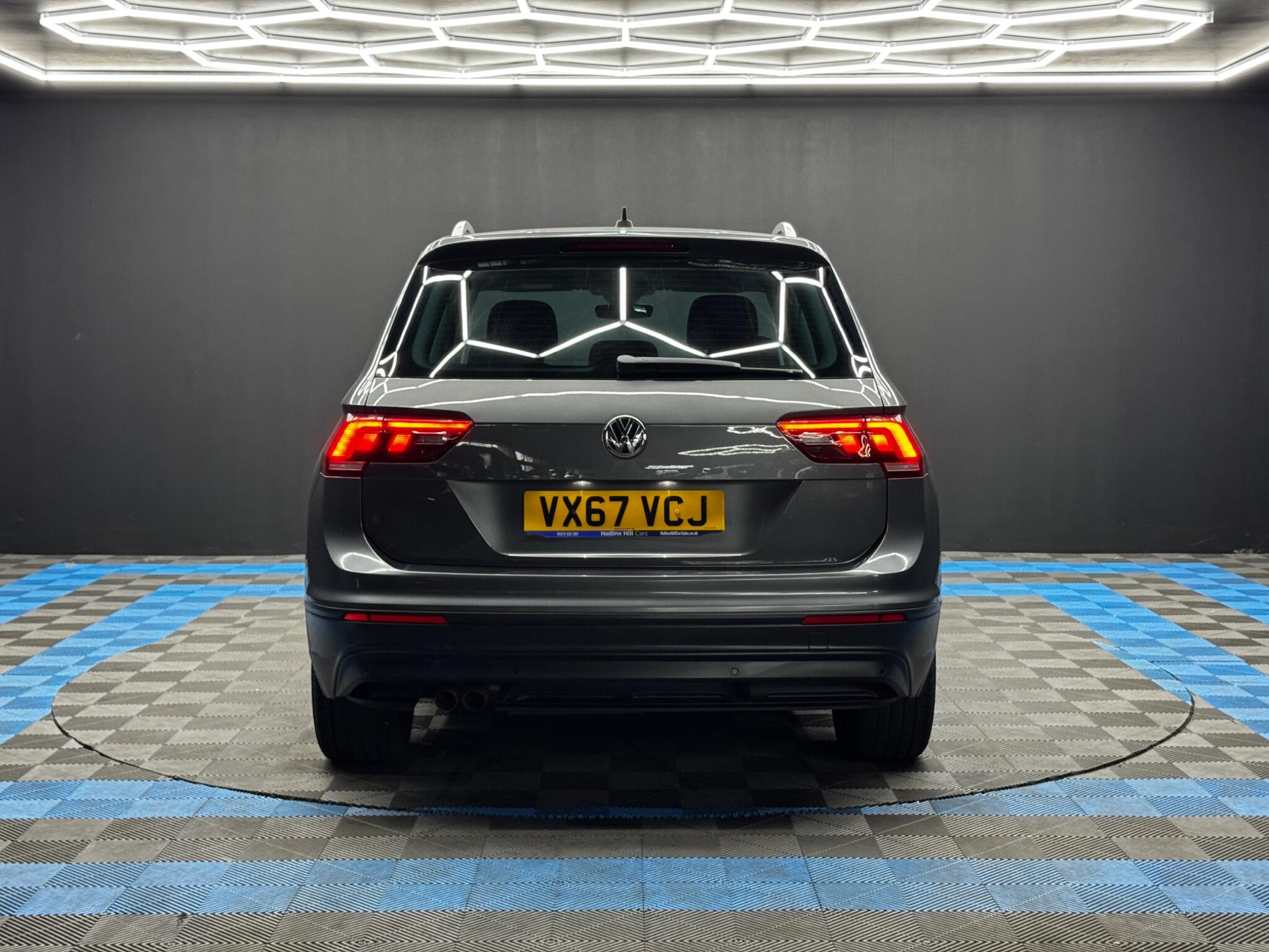Volkswagen Tiguan view 6