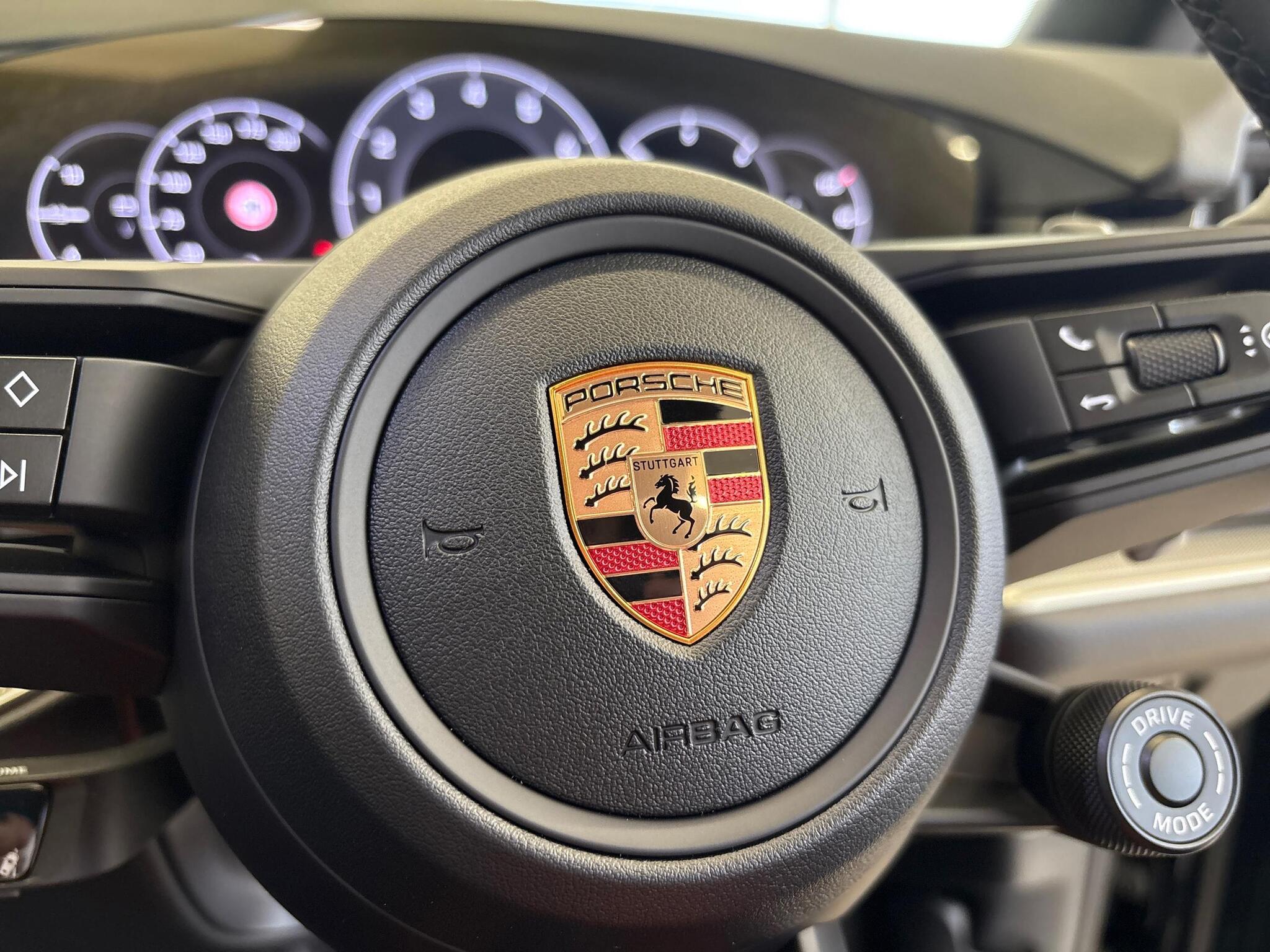 Porsche Cayenne view 36