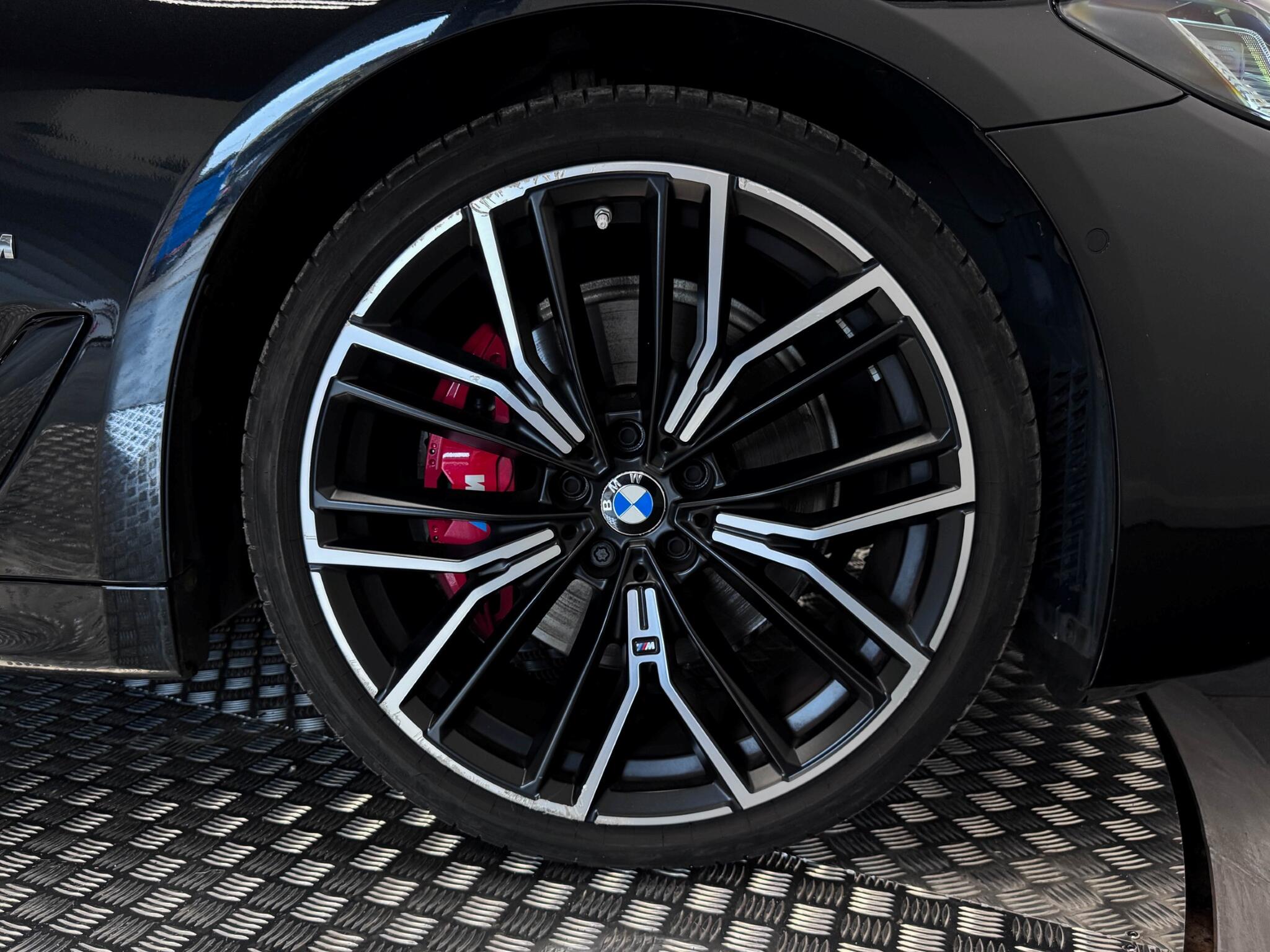 BMW 5 Series view 60
