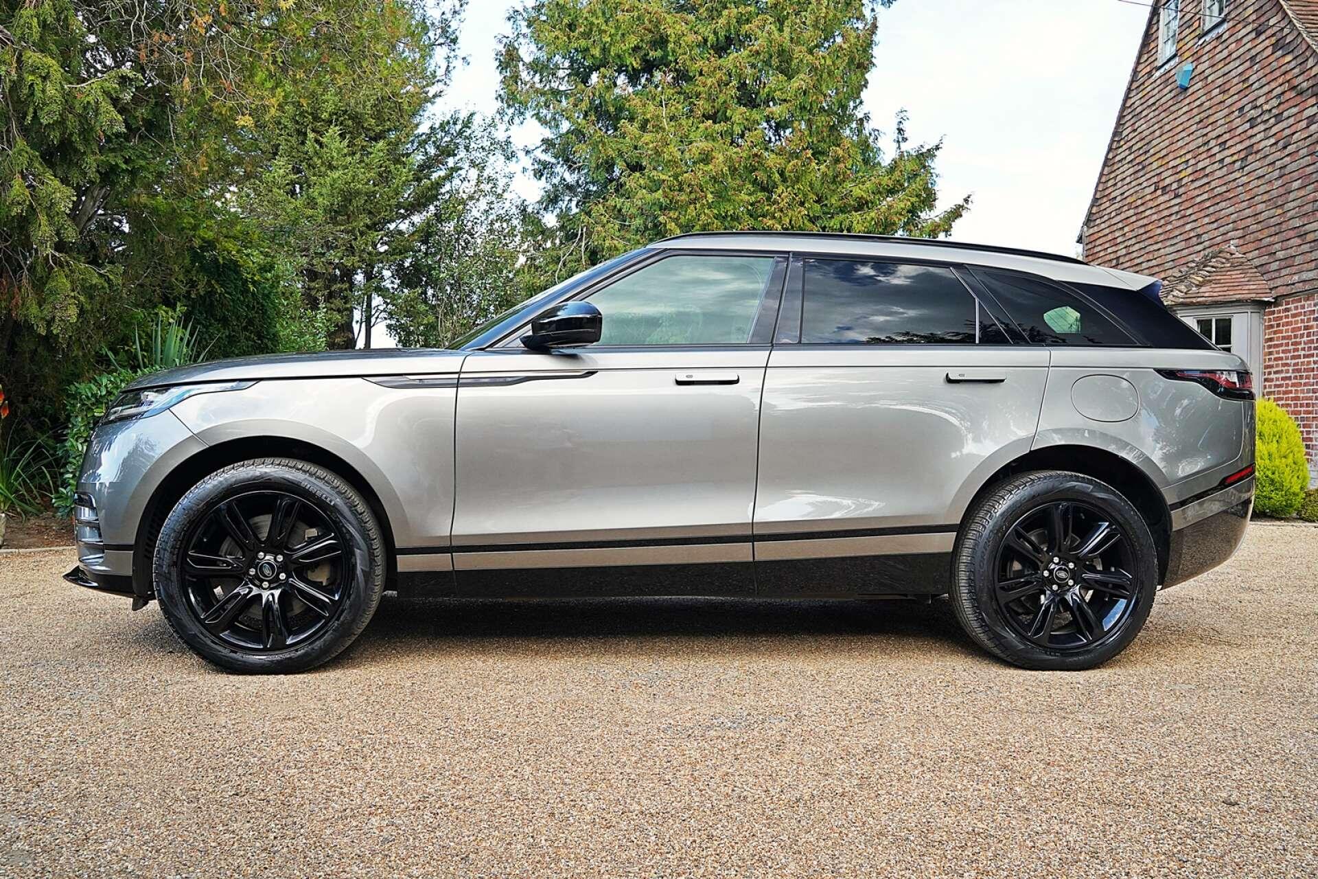 Land Rover Range Rover Velar view 3