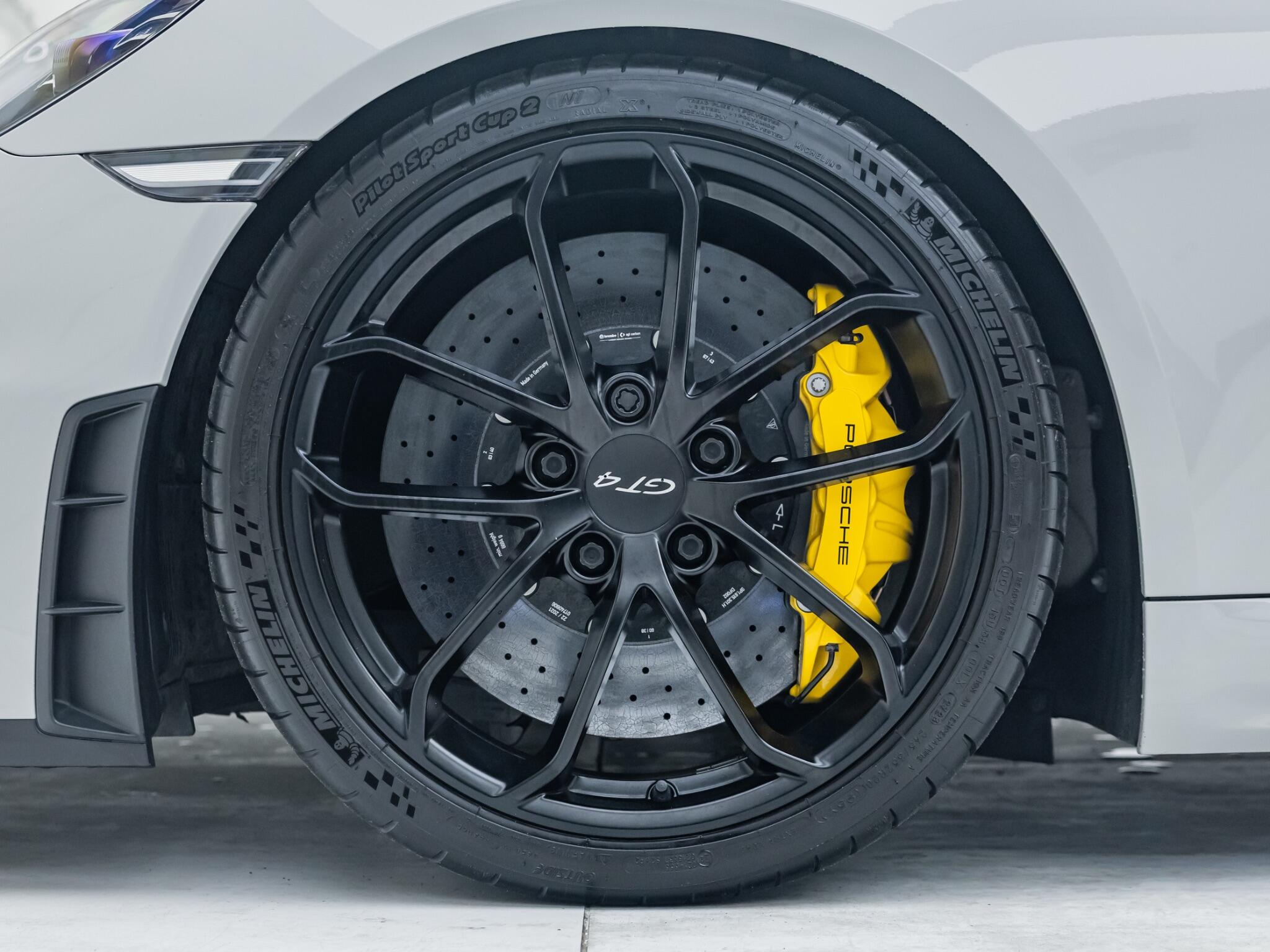 Porsche Cayman view 8