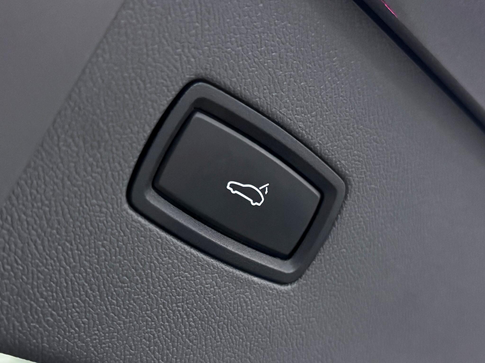 Porsche Cayenne view 16