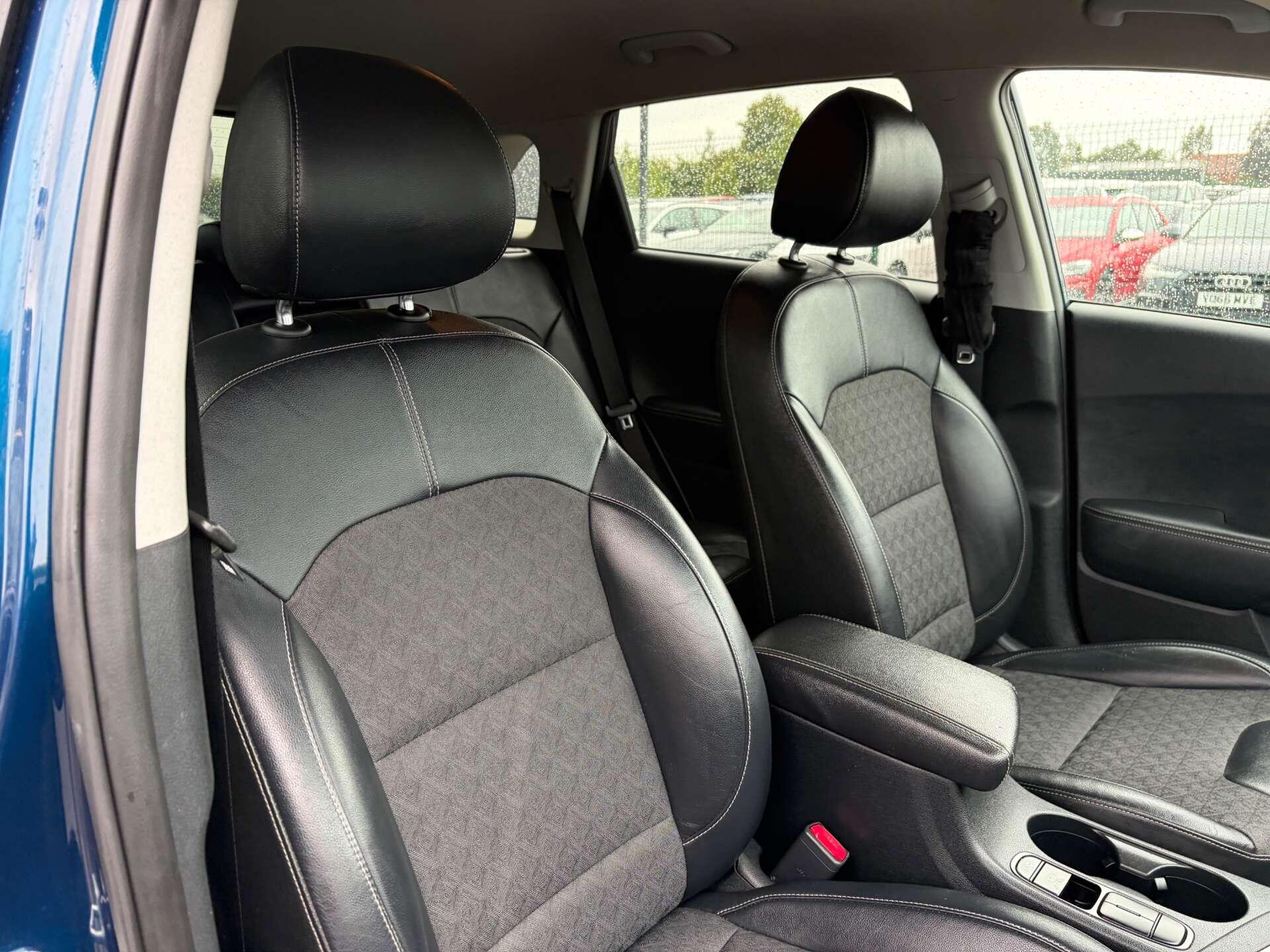 Kia Niro view 34